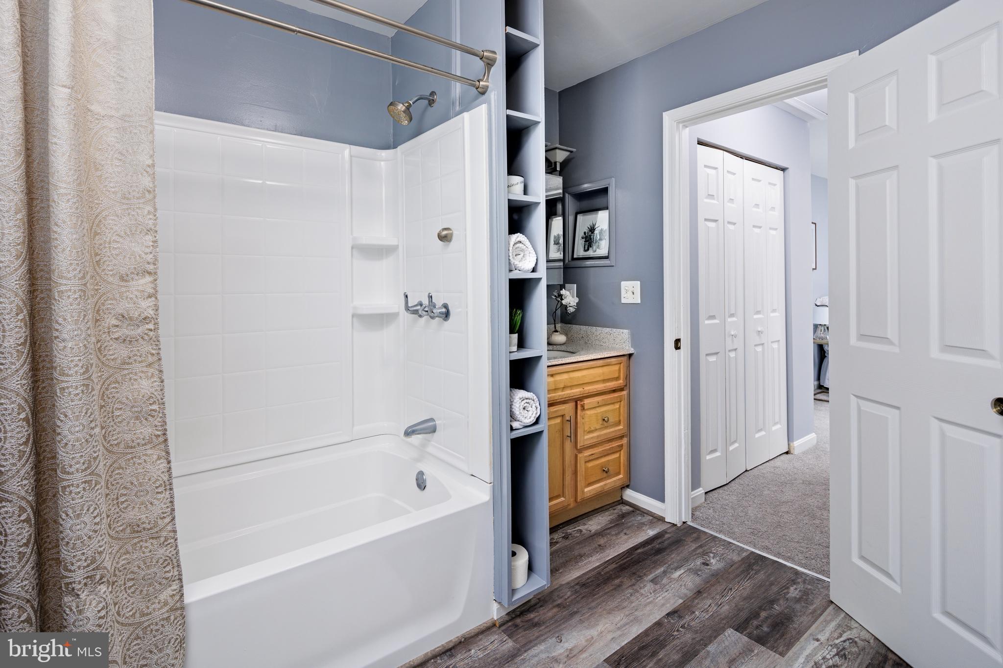 LYN WOODS - Residential