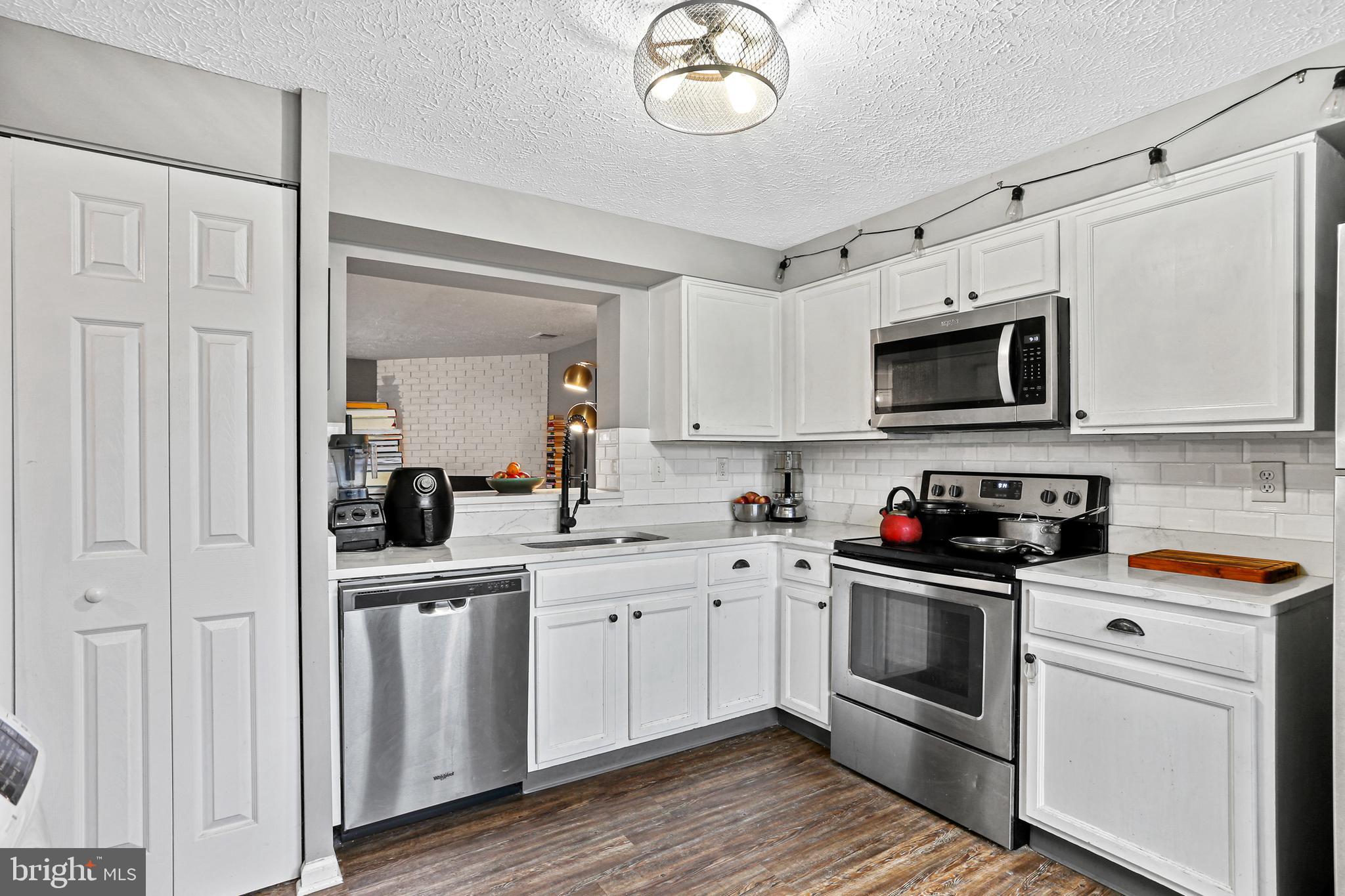 HILLCREST KNOLLS - Residential