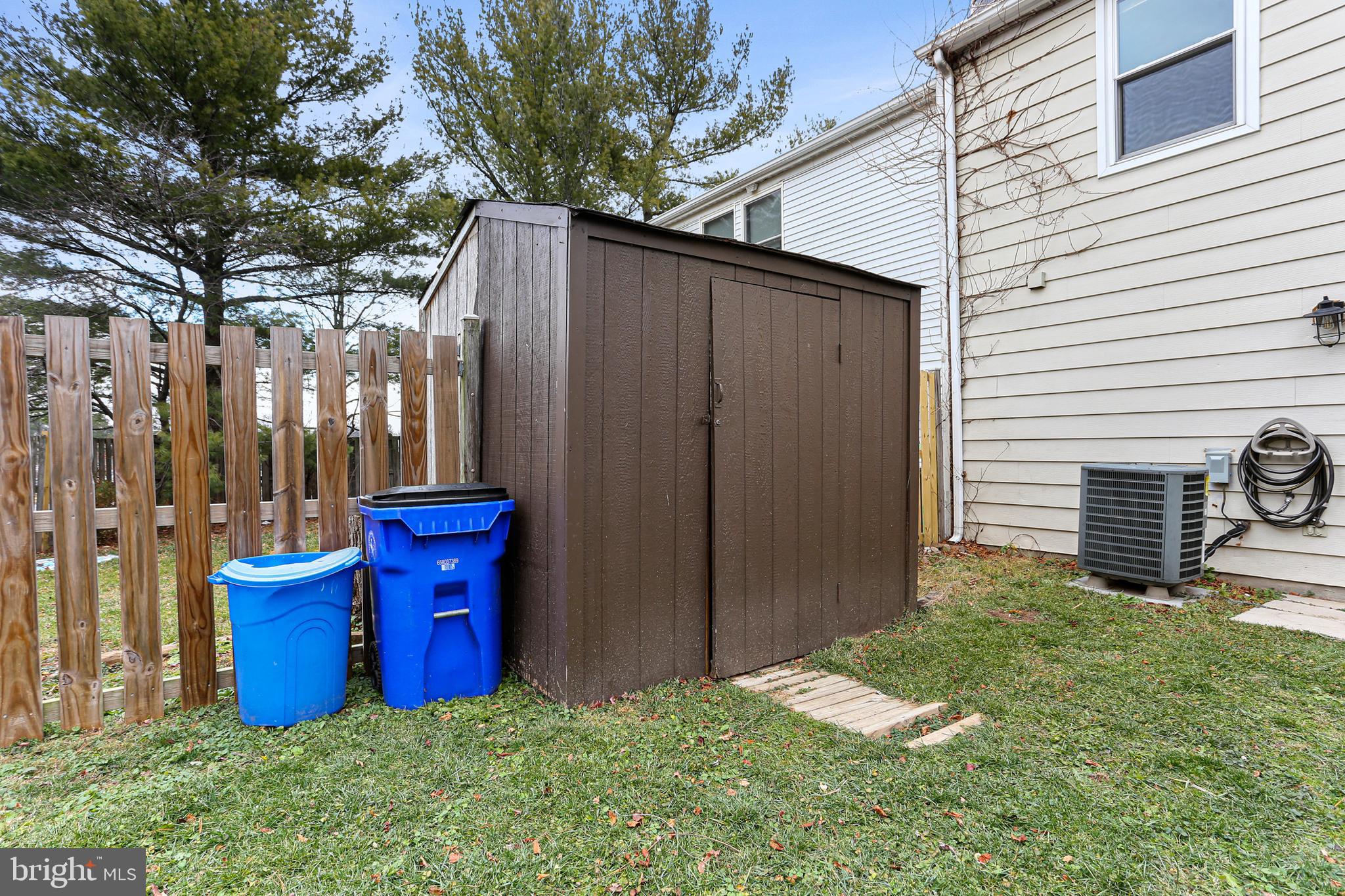 HILLCREST KNOLLS - Residential