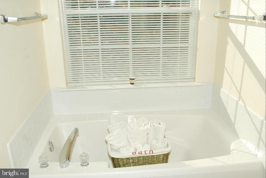 RANDOM HILLS - Residential Lease