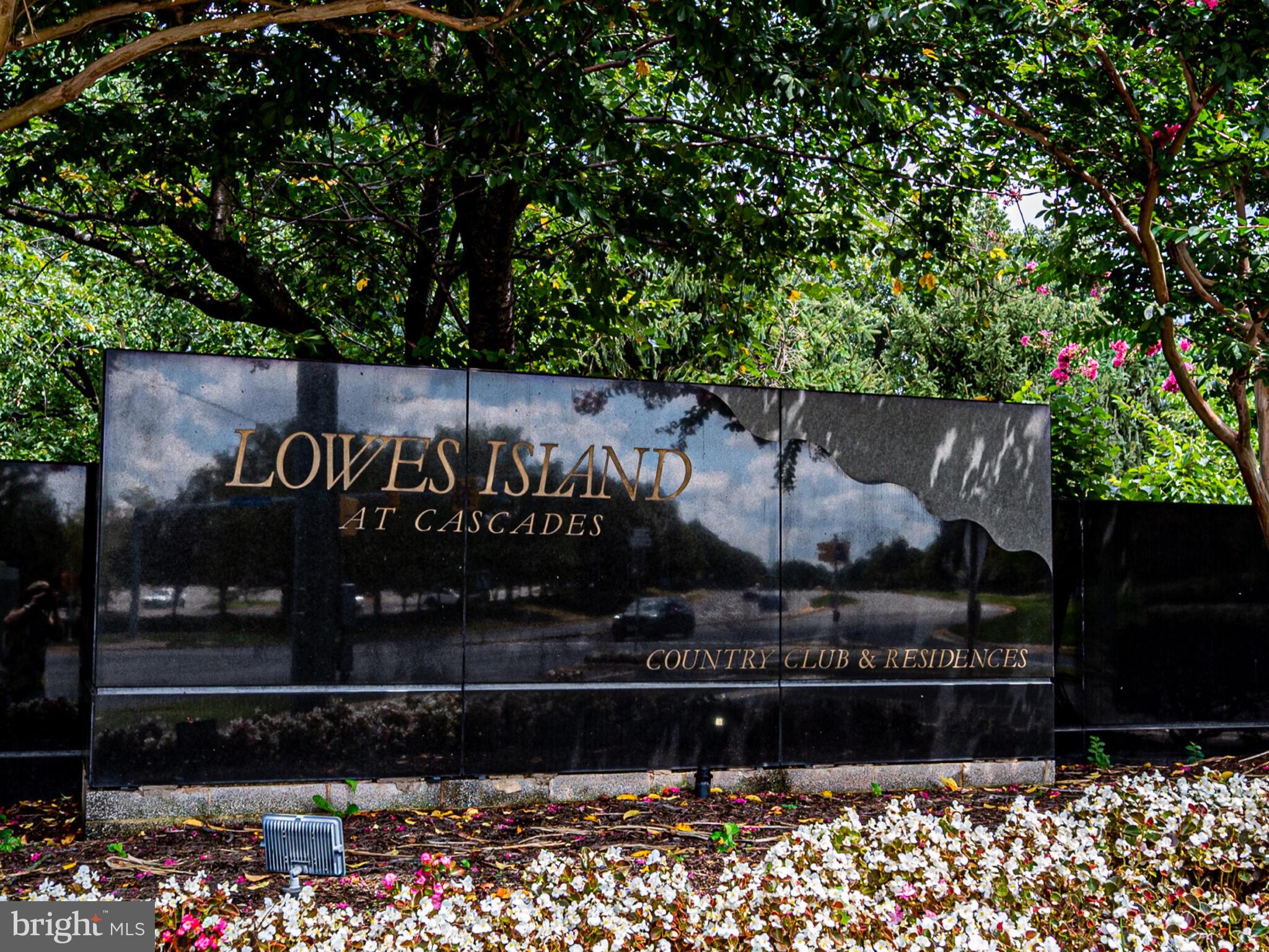 LOWES ISLAND - Residential