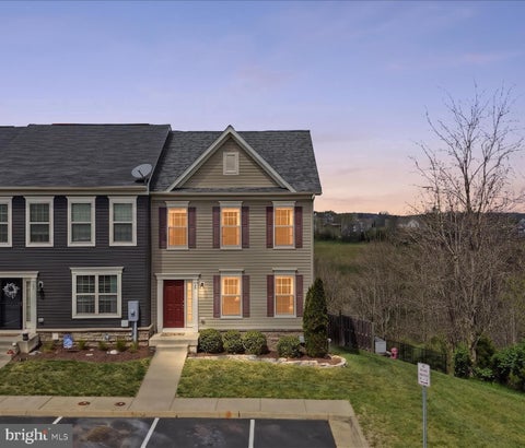 Townhouse For Sale - 60 Niblick Square<br/> FRONT ROYAL, VA 22630