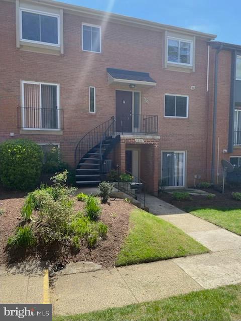 Discover your ideal home in this spacious 2-bedroom, 2-bathroom freshly updated unit, perfectly situated in a prime Annandale location. This inviting property features 1400 sqft of a contemporary living space with tastefully updated bathrooms and kitchen and fresh paint. Enjoy the ultimate convenience of an in-unit washer and dryer. This exceptional property is available for immediate move-in. Tenants are responsible for electric and internet, all other utilities are included in the monthly rent. ---------------------------------------------------------------------------------------------------------------------------------------