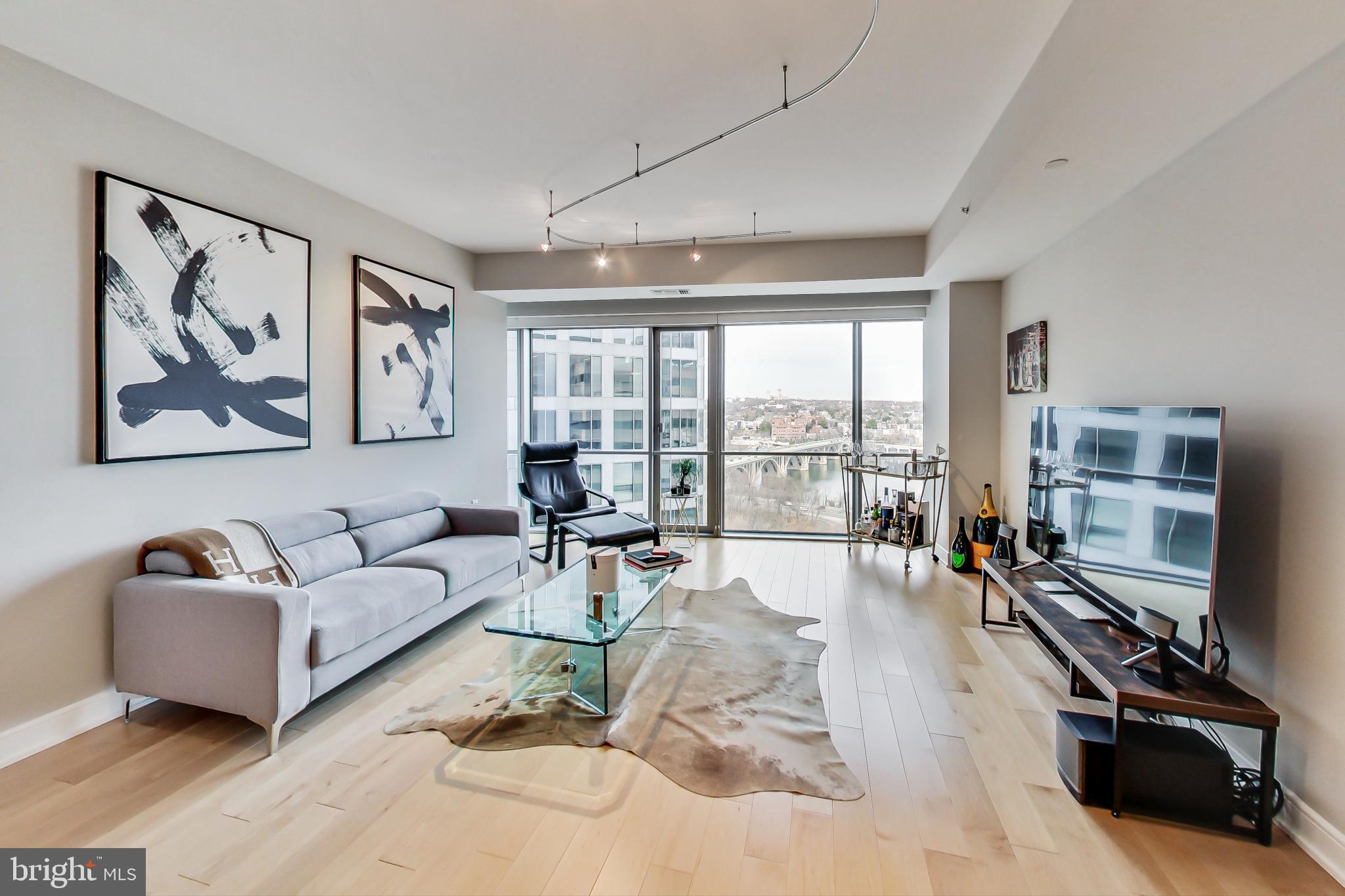 THE WATERVIEW - Residential