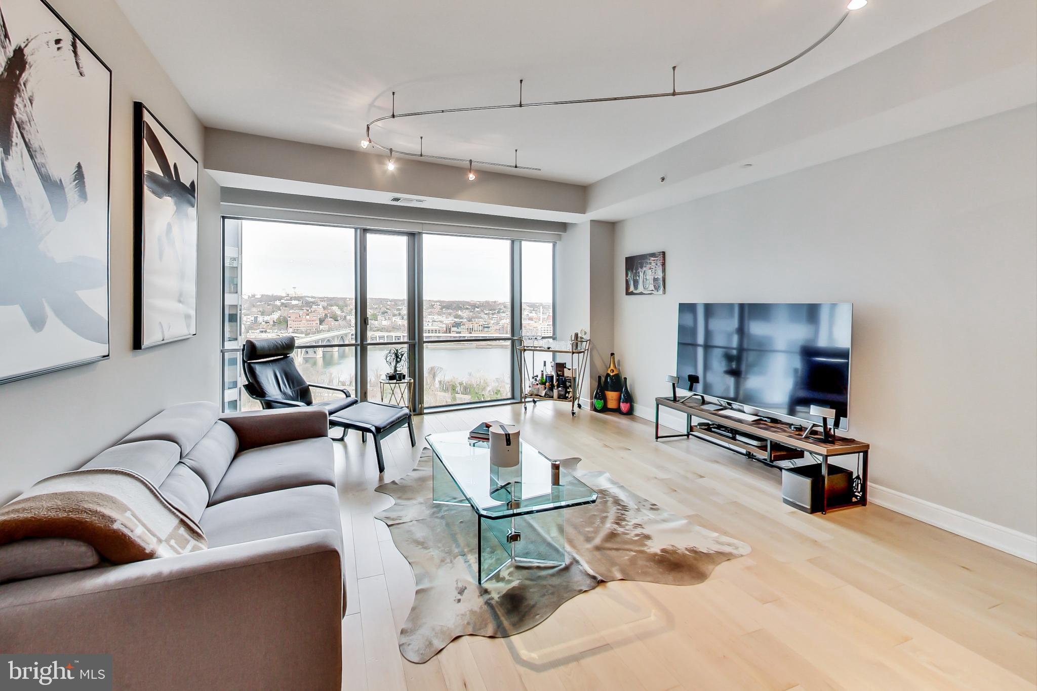 THE WATERVIEW - Residential
