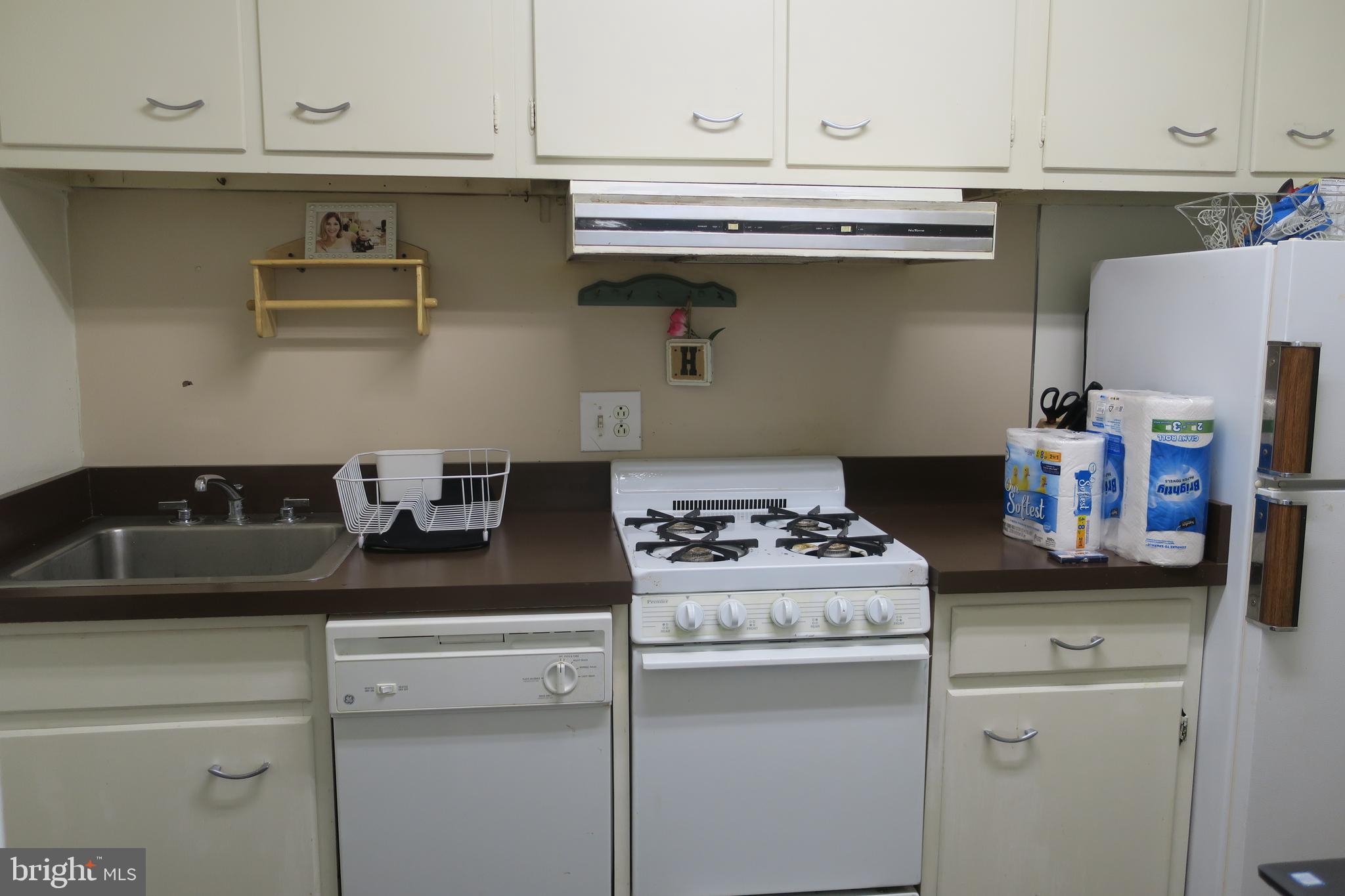 WASHINGTON SQ - Residential Lease