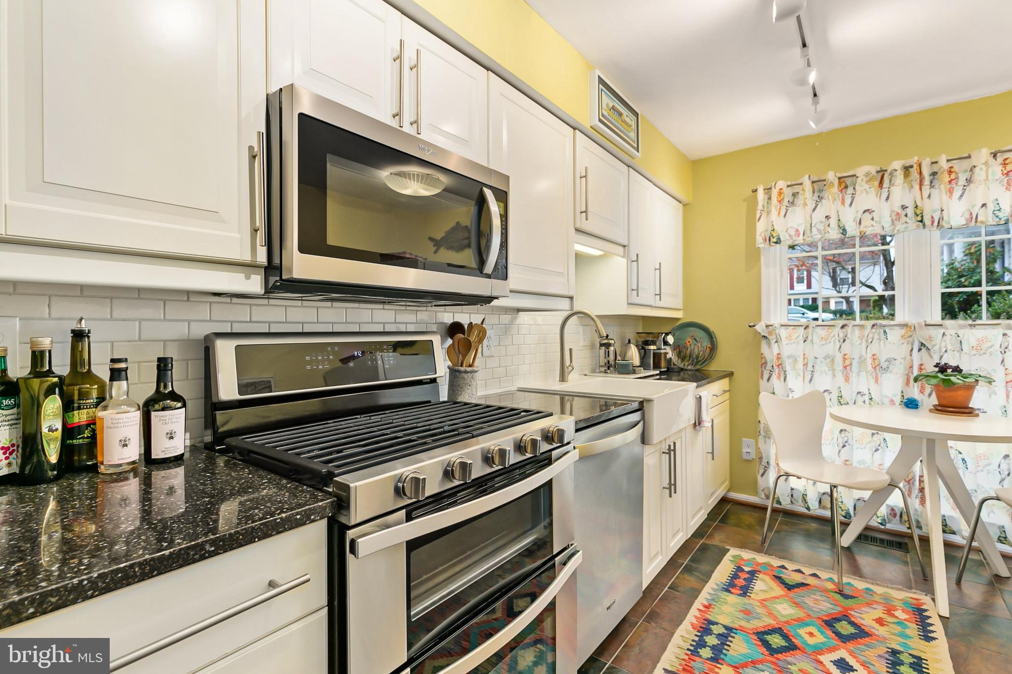 DUMONT OAKS - Residential