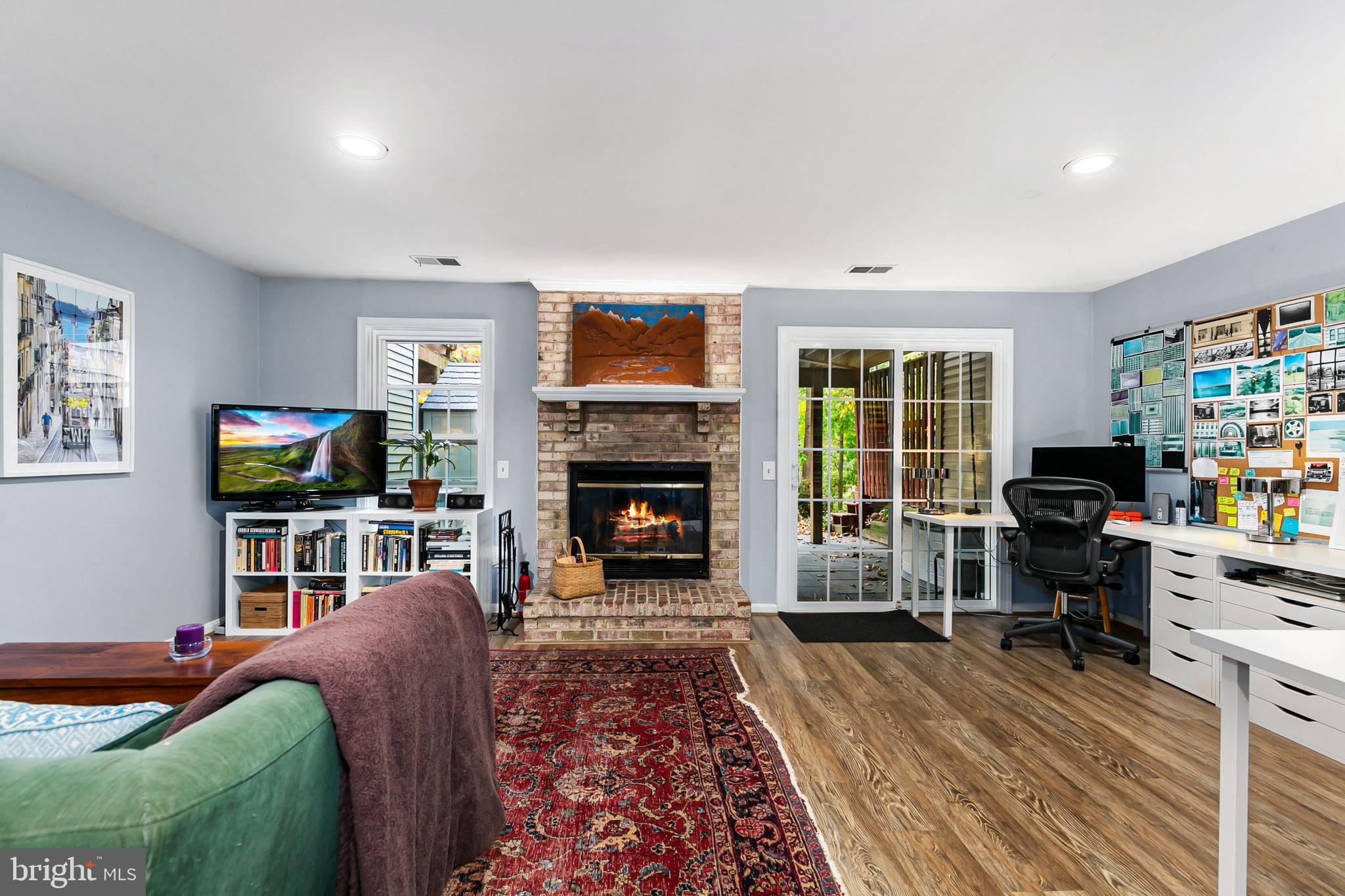 DUMONT OAKS - Residential