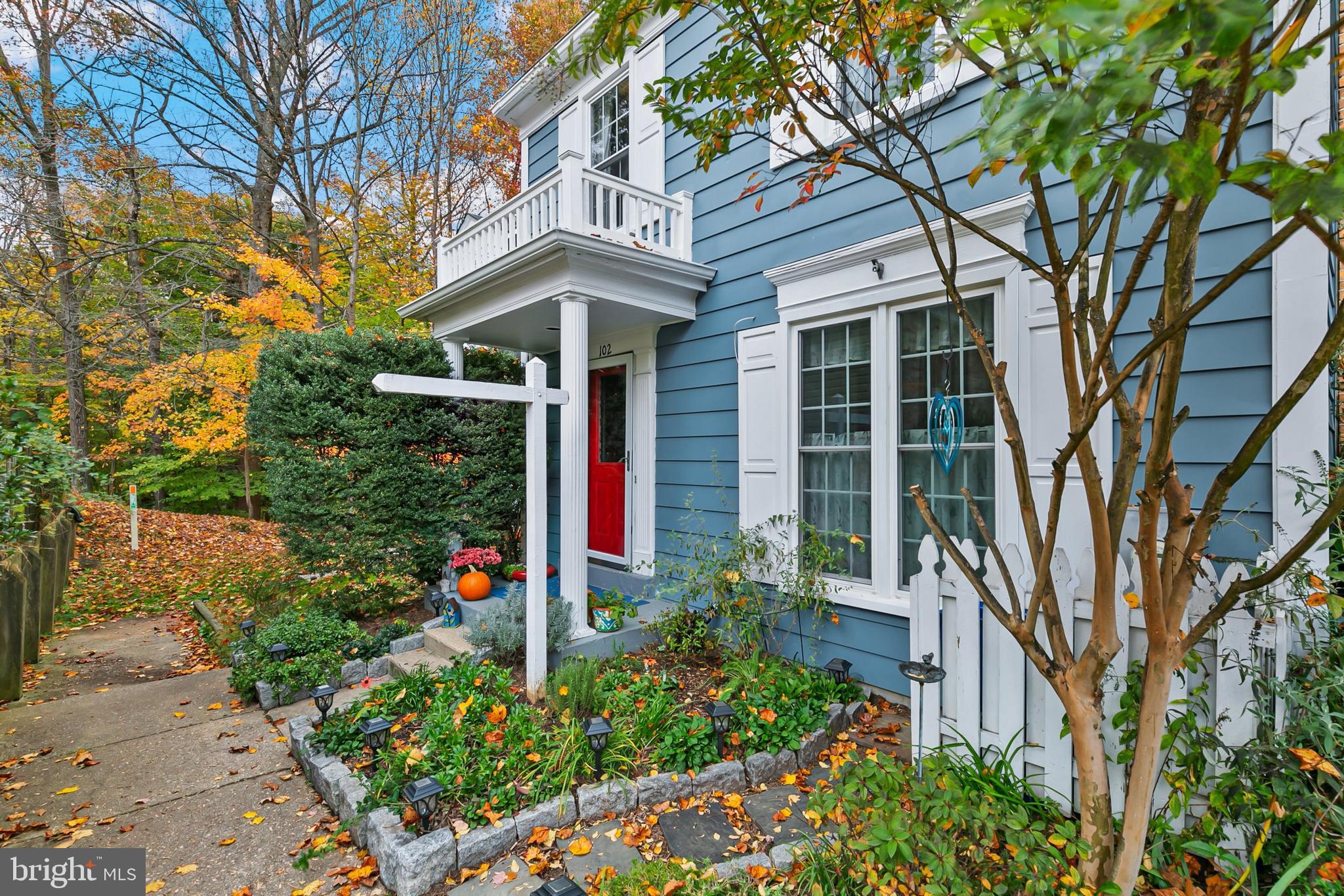 DUMONT OAKS - Residential