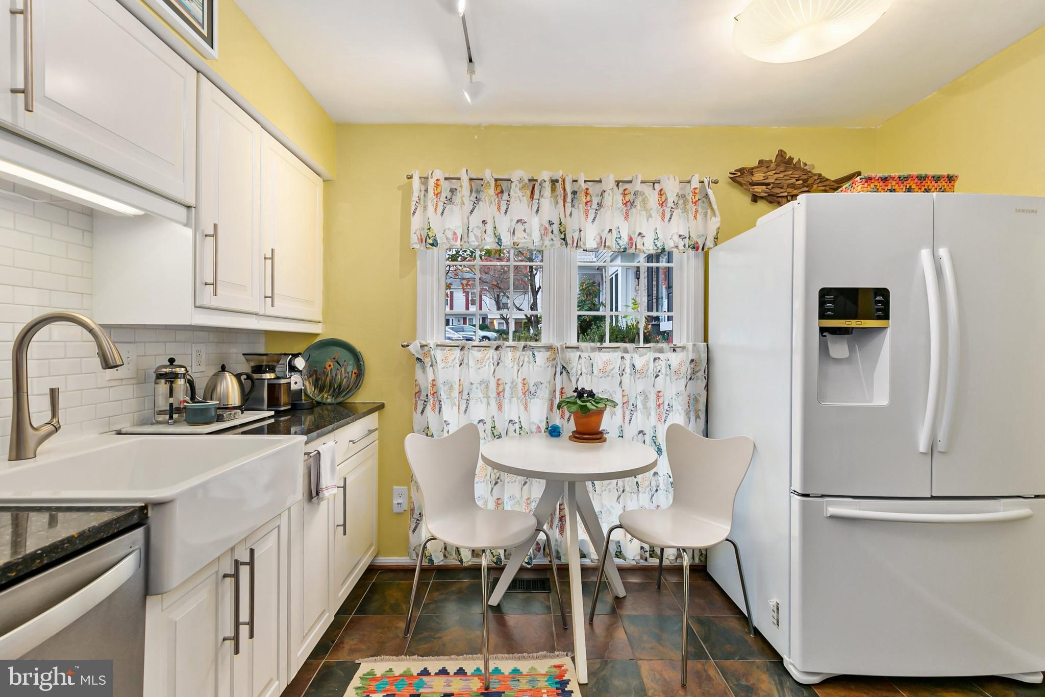 DUMONT OAKS - Residential