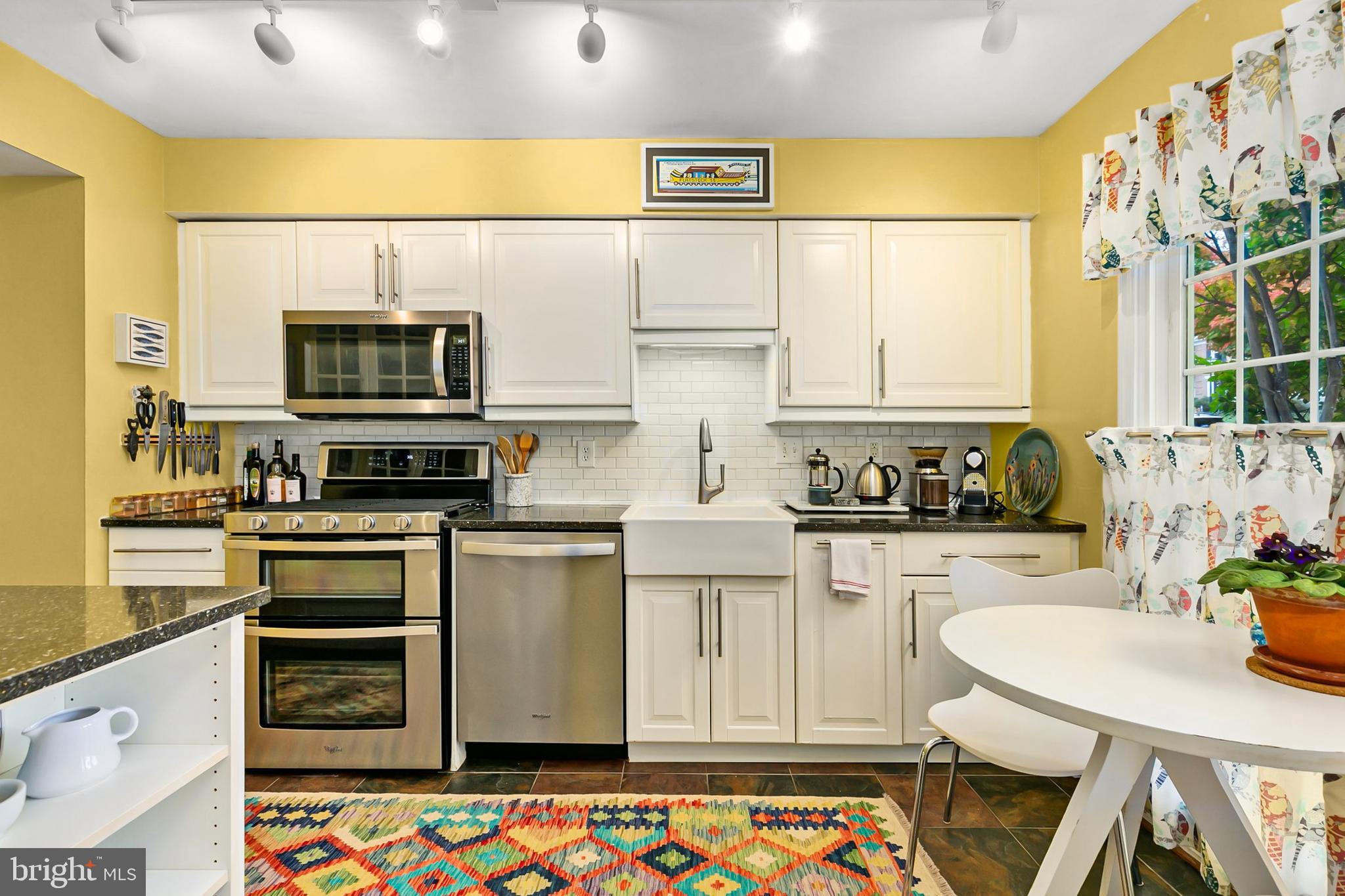 DUMONT OAKS - Residential