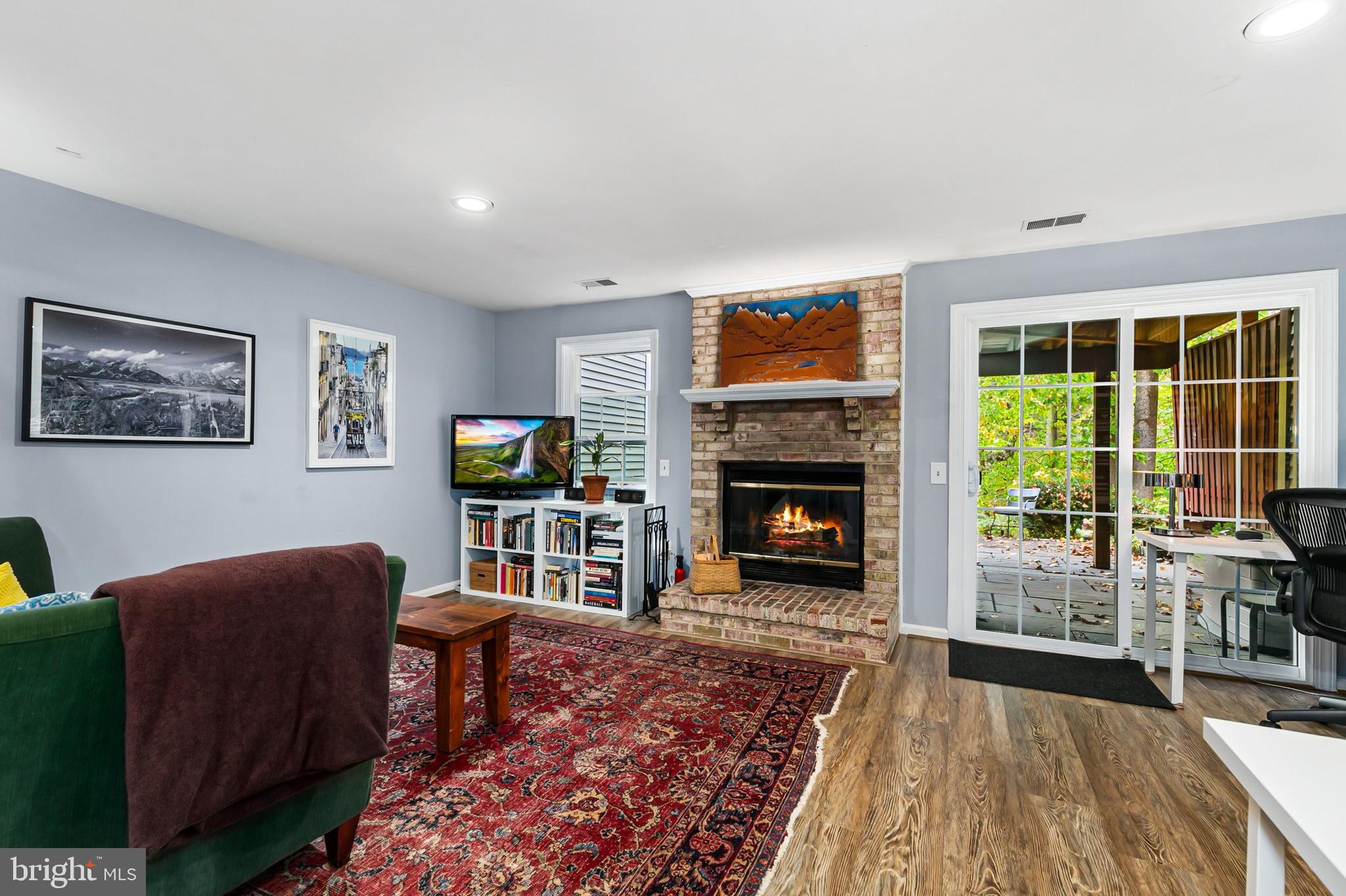 DUMONT OAKS - Residential