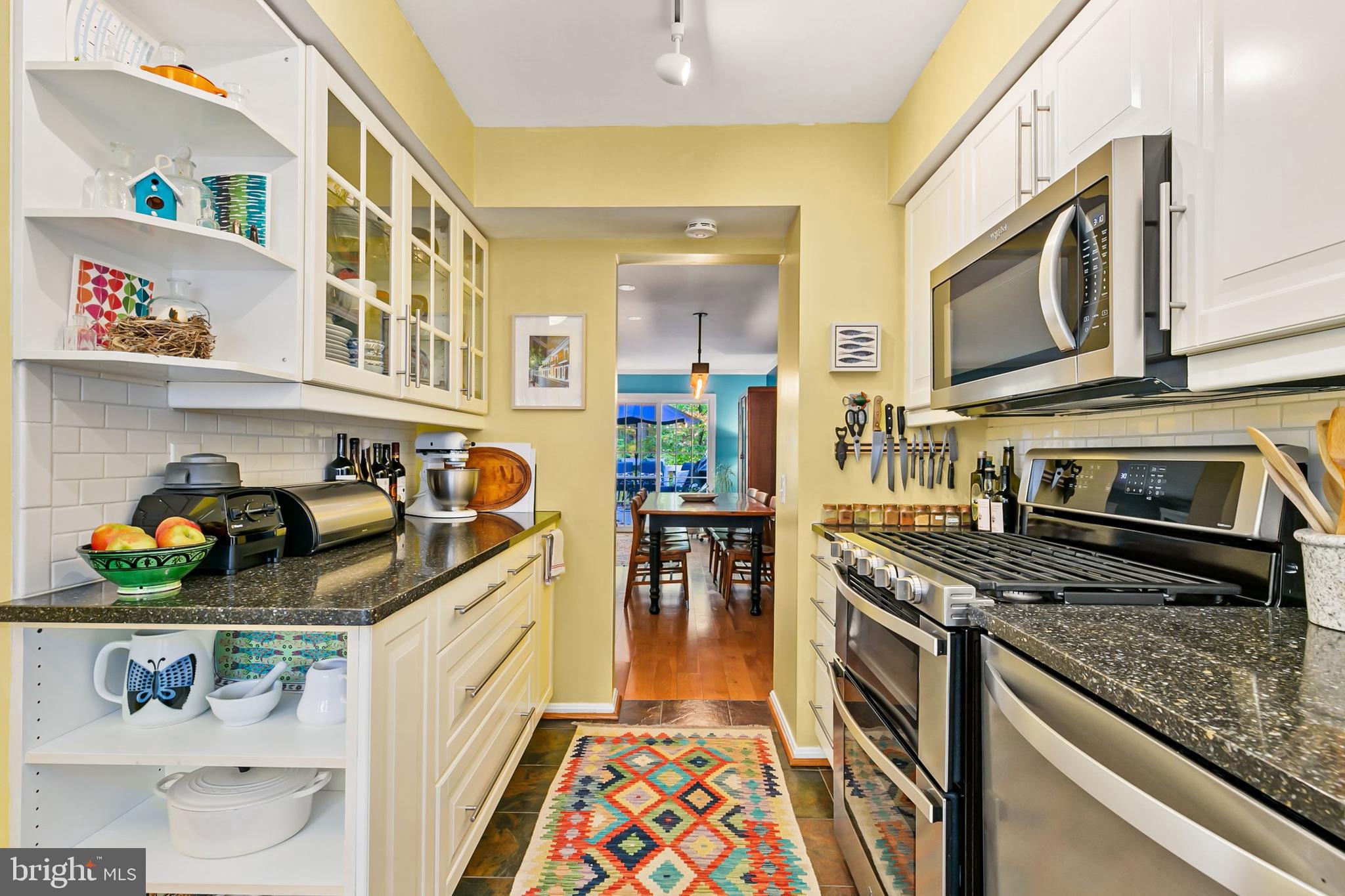 DUMONT OAKS - Residential