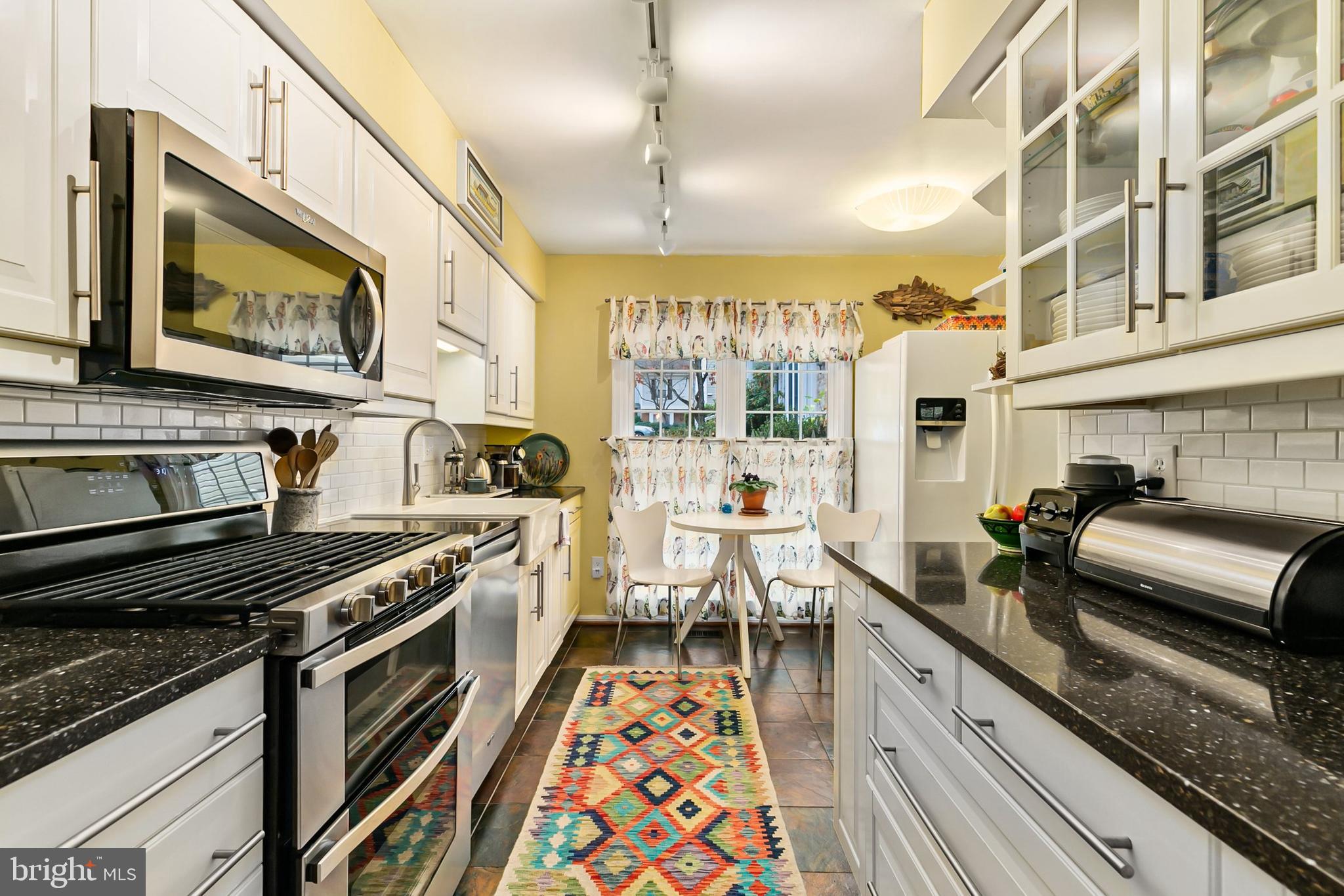 DUMONT OAKS - Residential