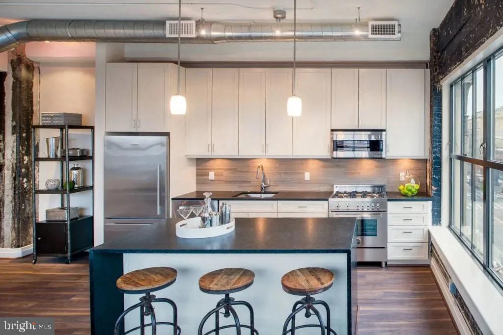 1350 R STREET NW ONE BEDROOM - SM