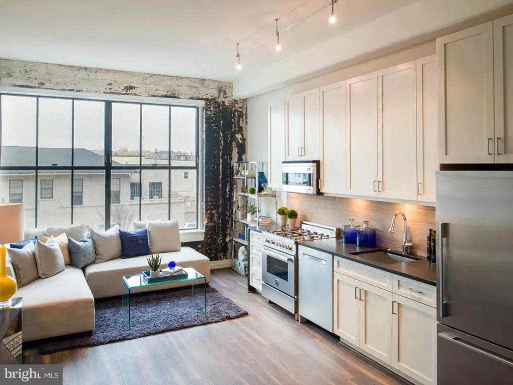 1350 R STREET NW ONE BEDROOM - SM