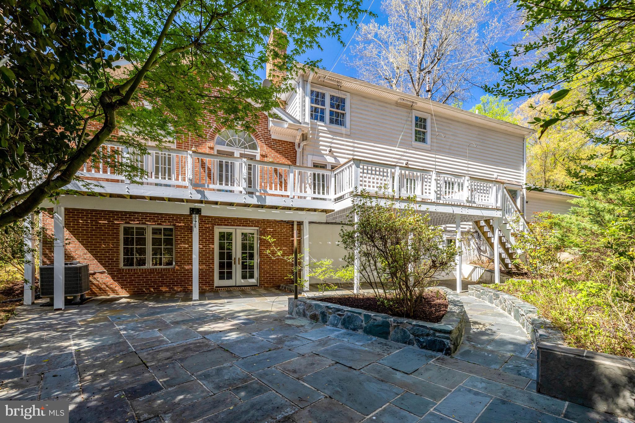 LANGLEY OAKS - Residential