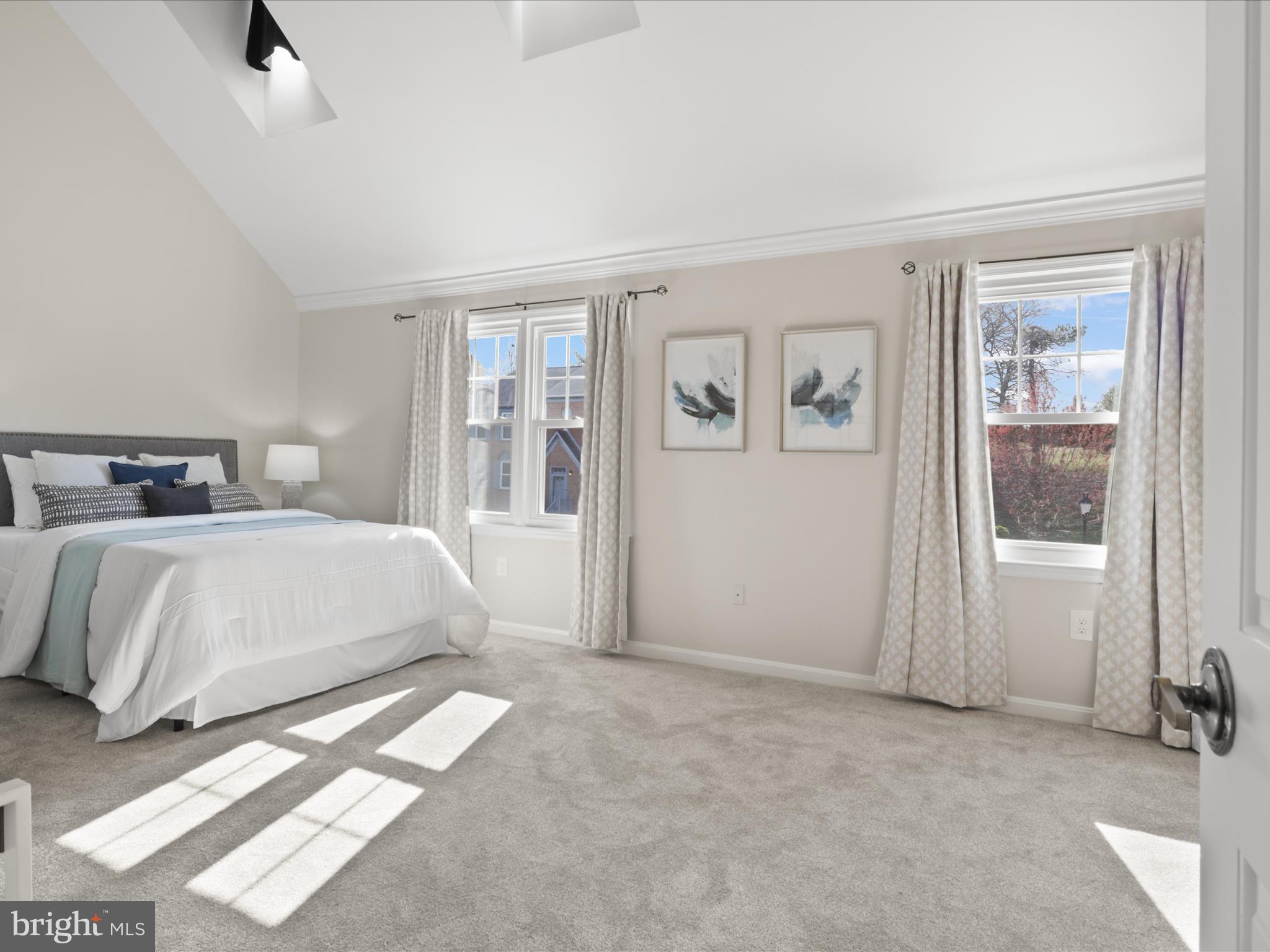 PINECREST - Residential