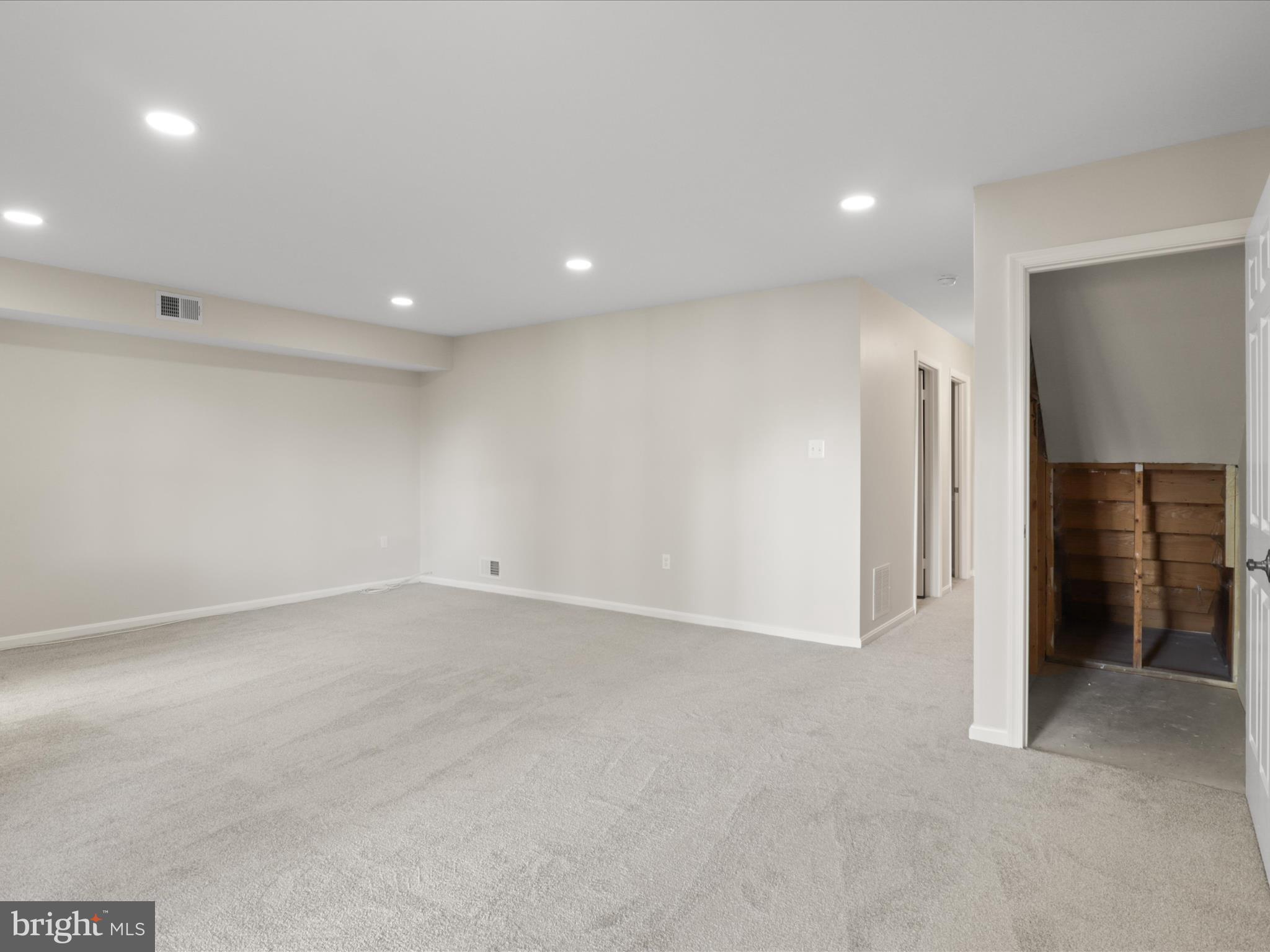 PINECREST - Residential