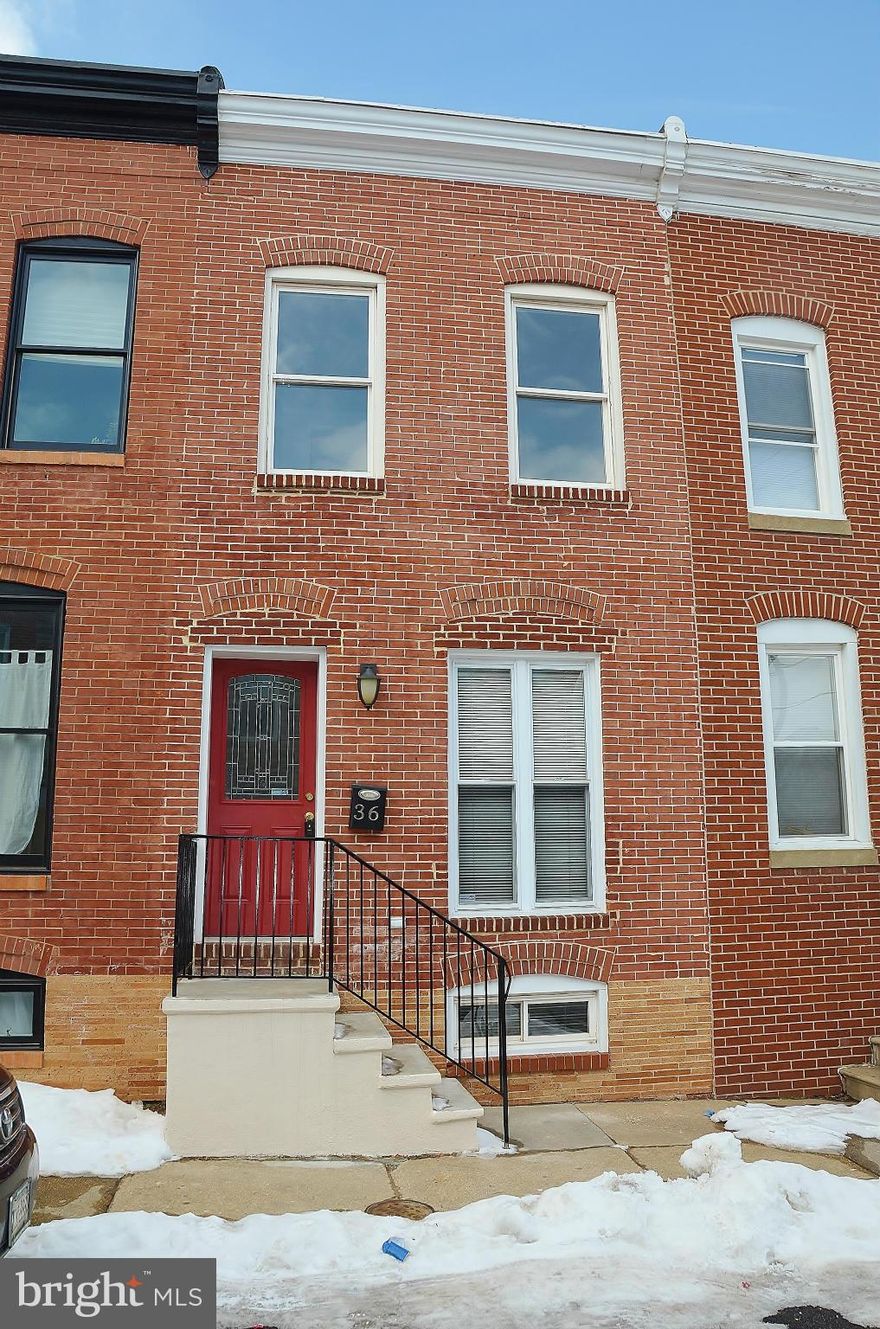 Beautifully renovated rowhouse features 2 beds, 2 baths, exposed brick, hardwoods, recessed lighting, granite countertop, stainless steel appliance, ceramic tiling, natural lighting, large storage area and much more!  1 block to Park!! Status of GR TBD by buyer.