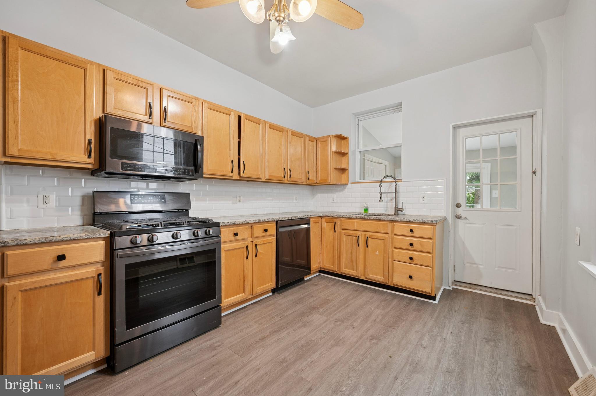 EAST FALLS - Residential Lease