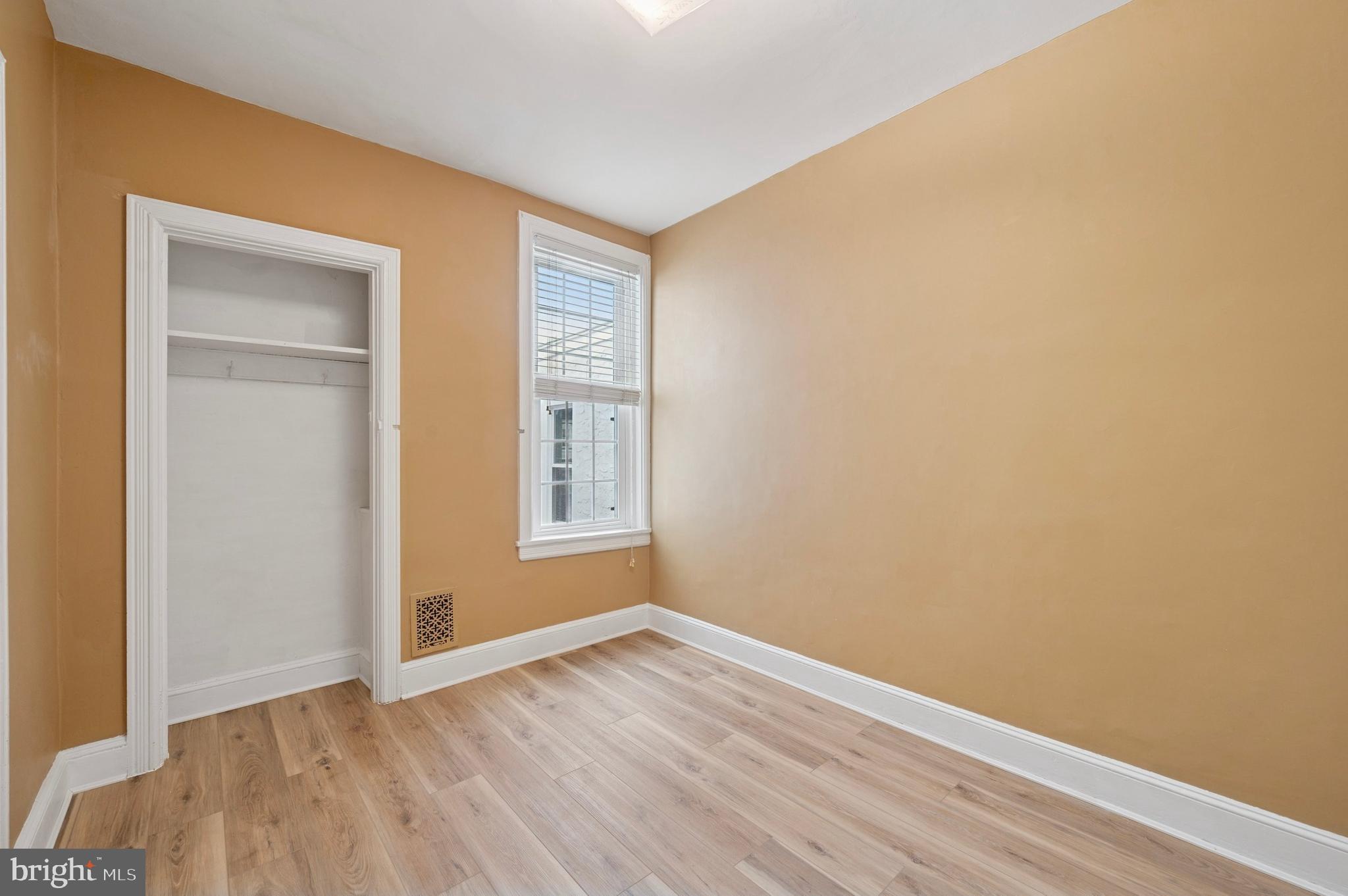 EAST FALLS - Residential Lease