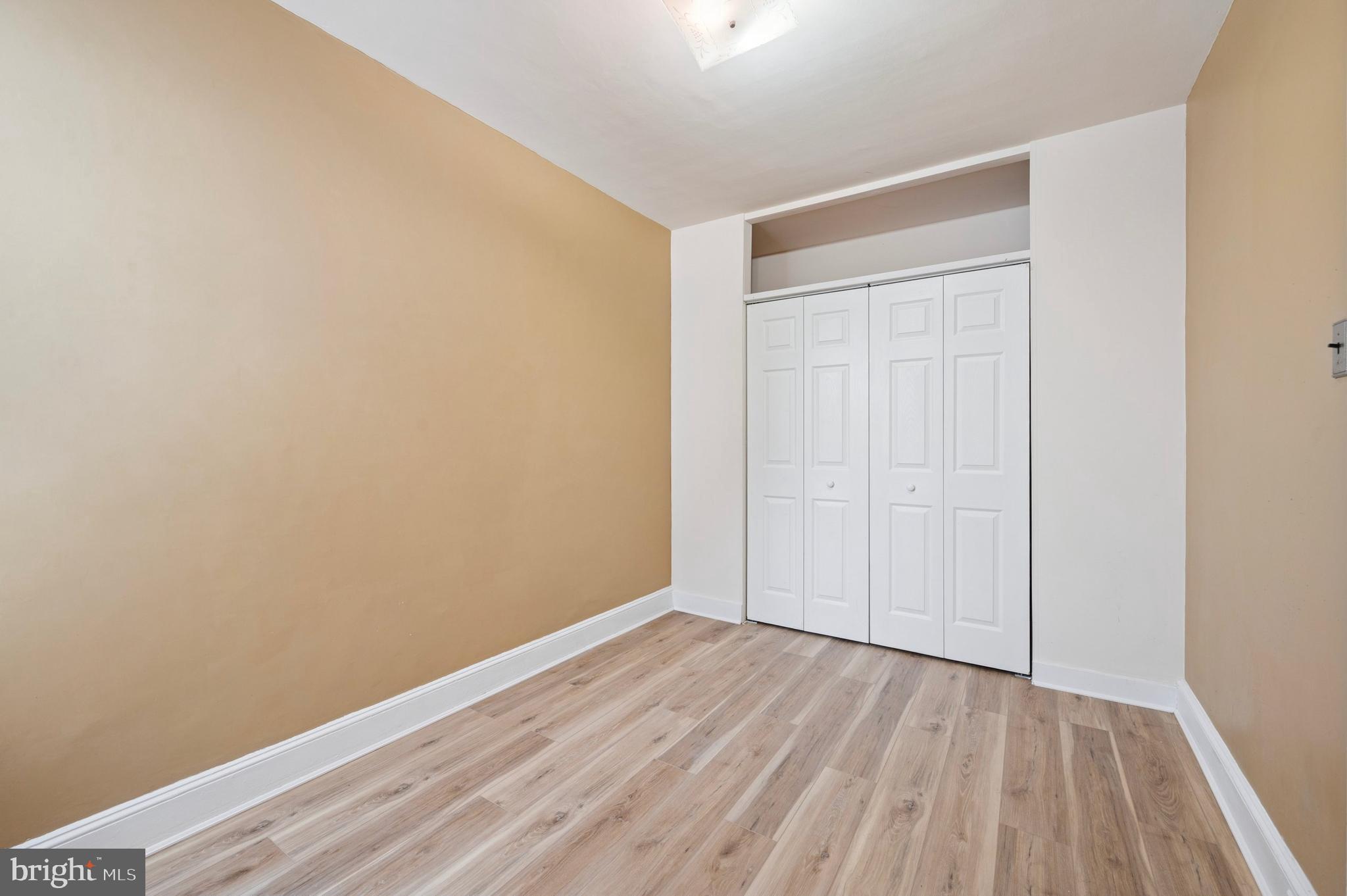 EAST FALLS - Residential Lease