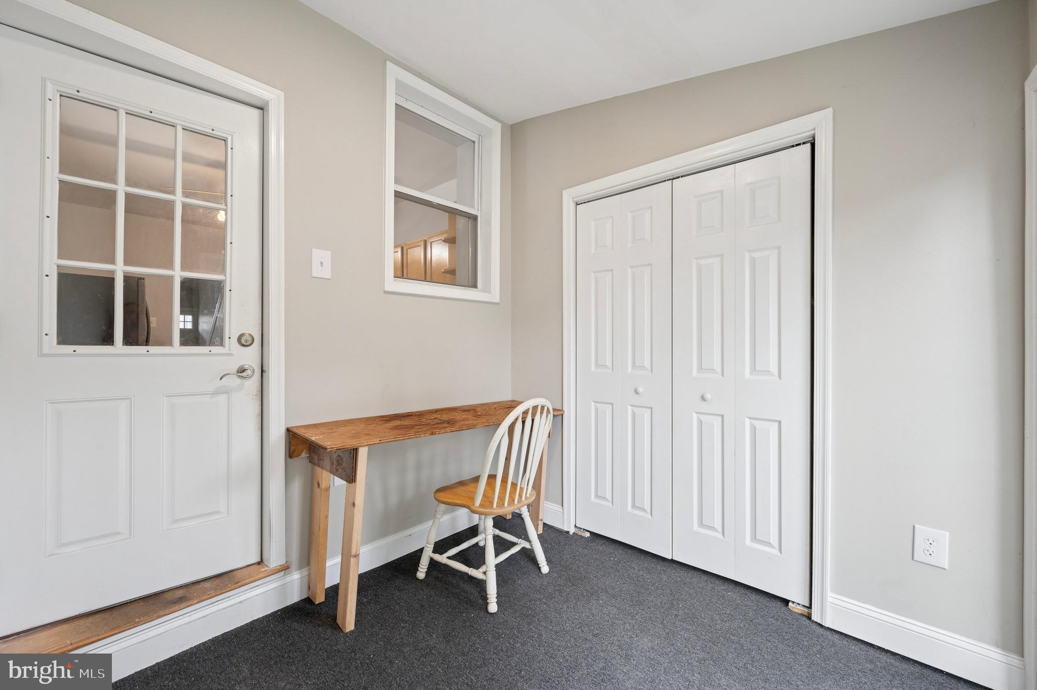 EAST FALLS - Residential Lease