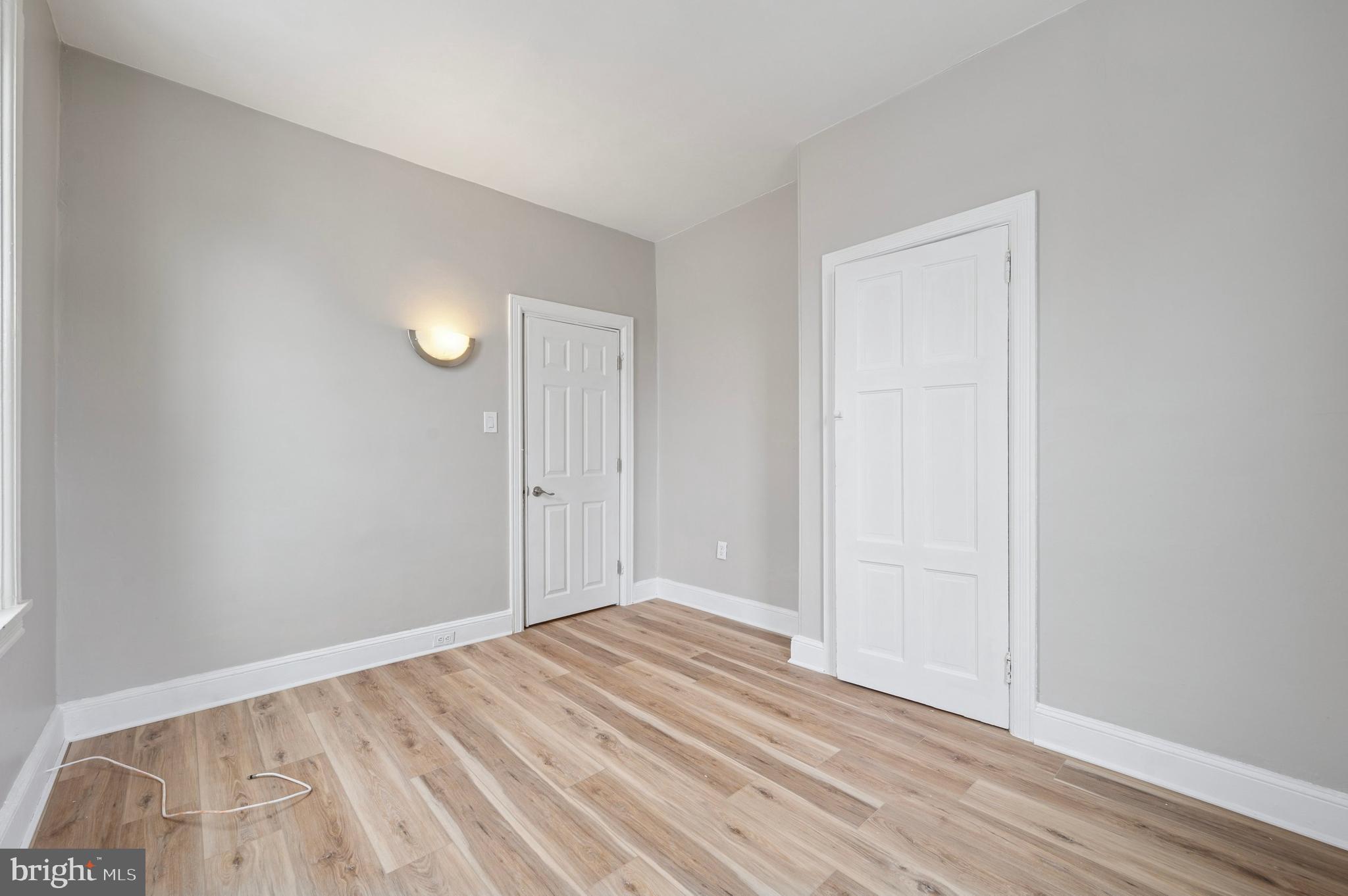 EAST FALLS - Residential Lease