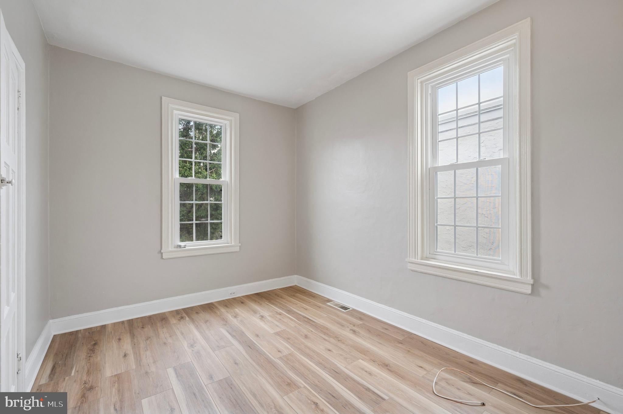 EAST FALLS - Residential Lease