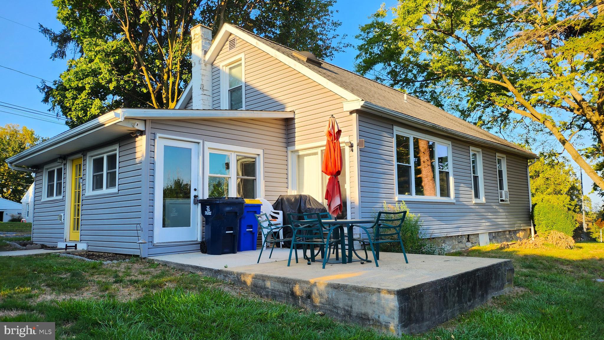 BROWNSTOWN - Residential