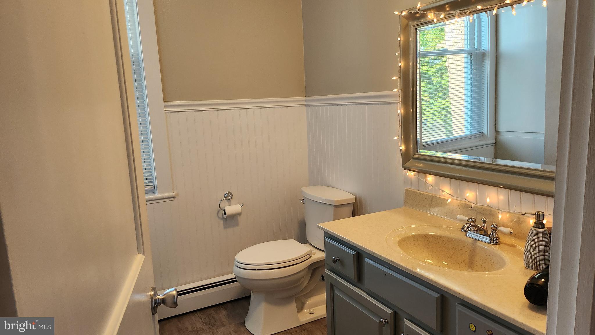 BROWNSTOWN - Residential