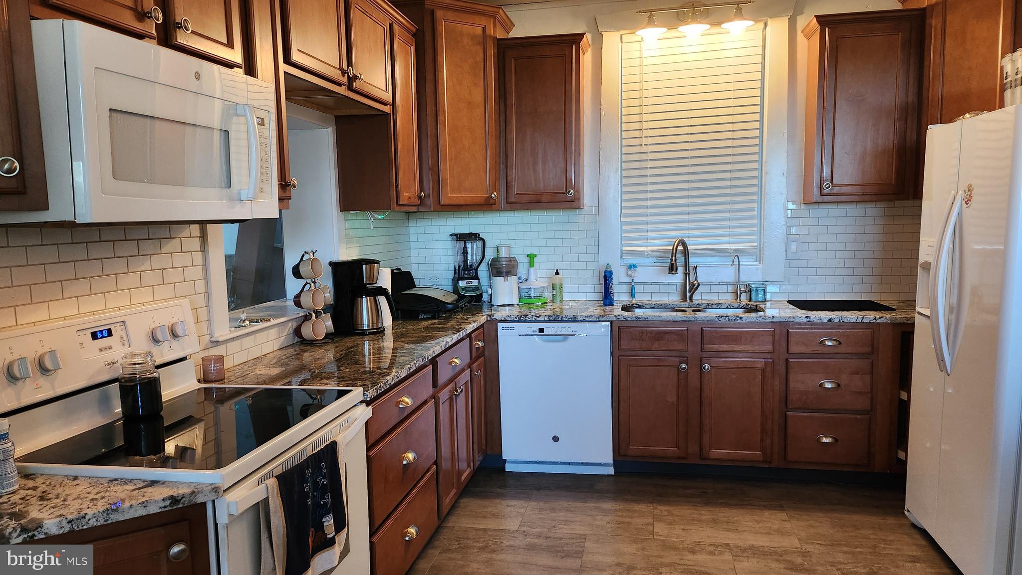 BROWNSTOWN - Residential