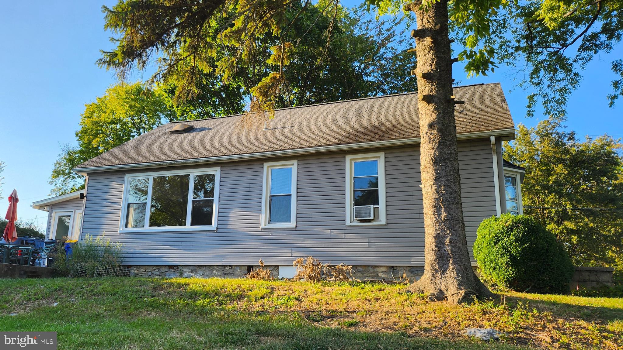 BROWNSTOWN - Residential