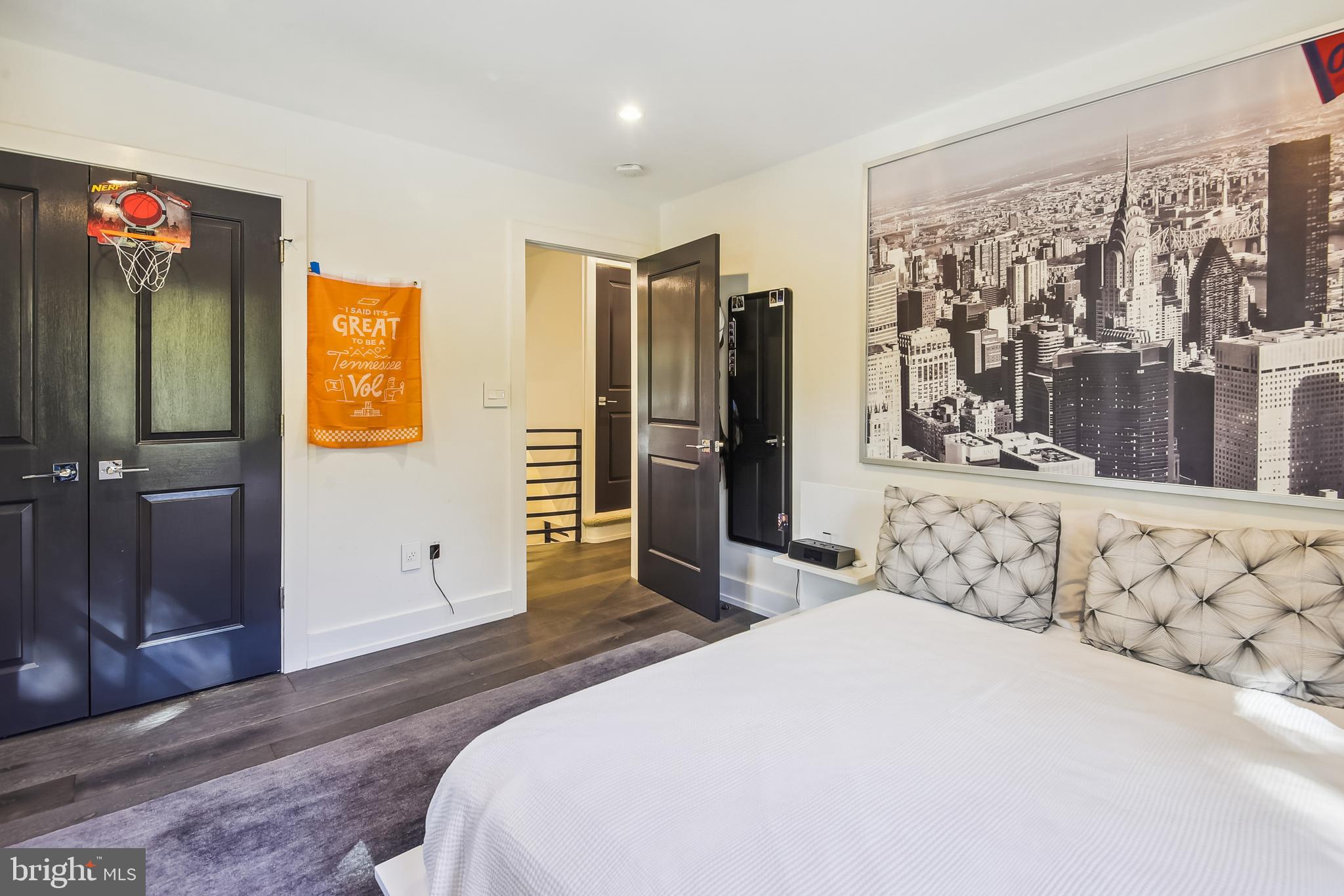 CHEVY CHASE - Residential