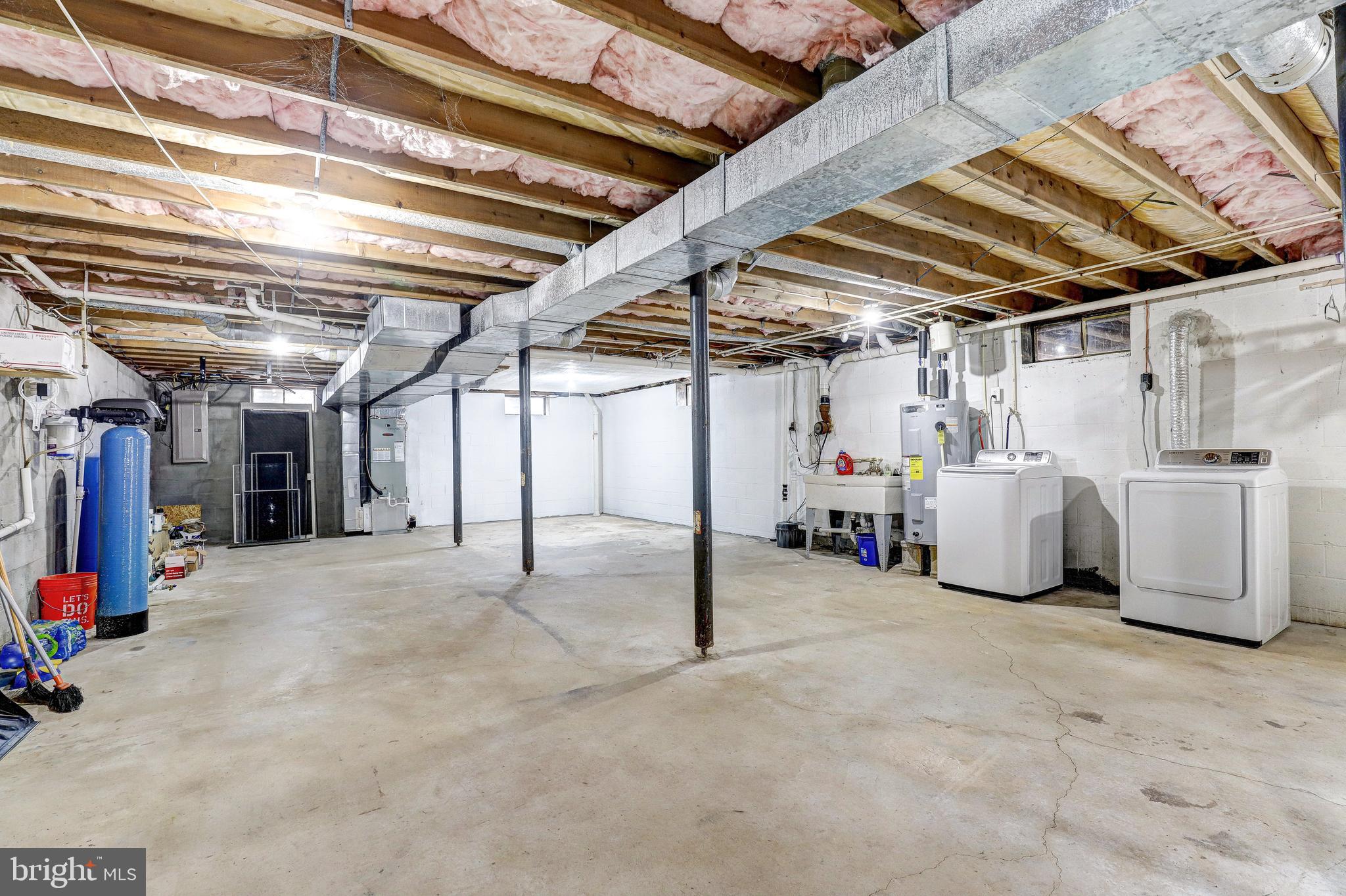 MIDDLETOWN MANOR - Residential