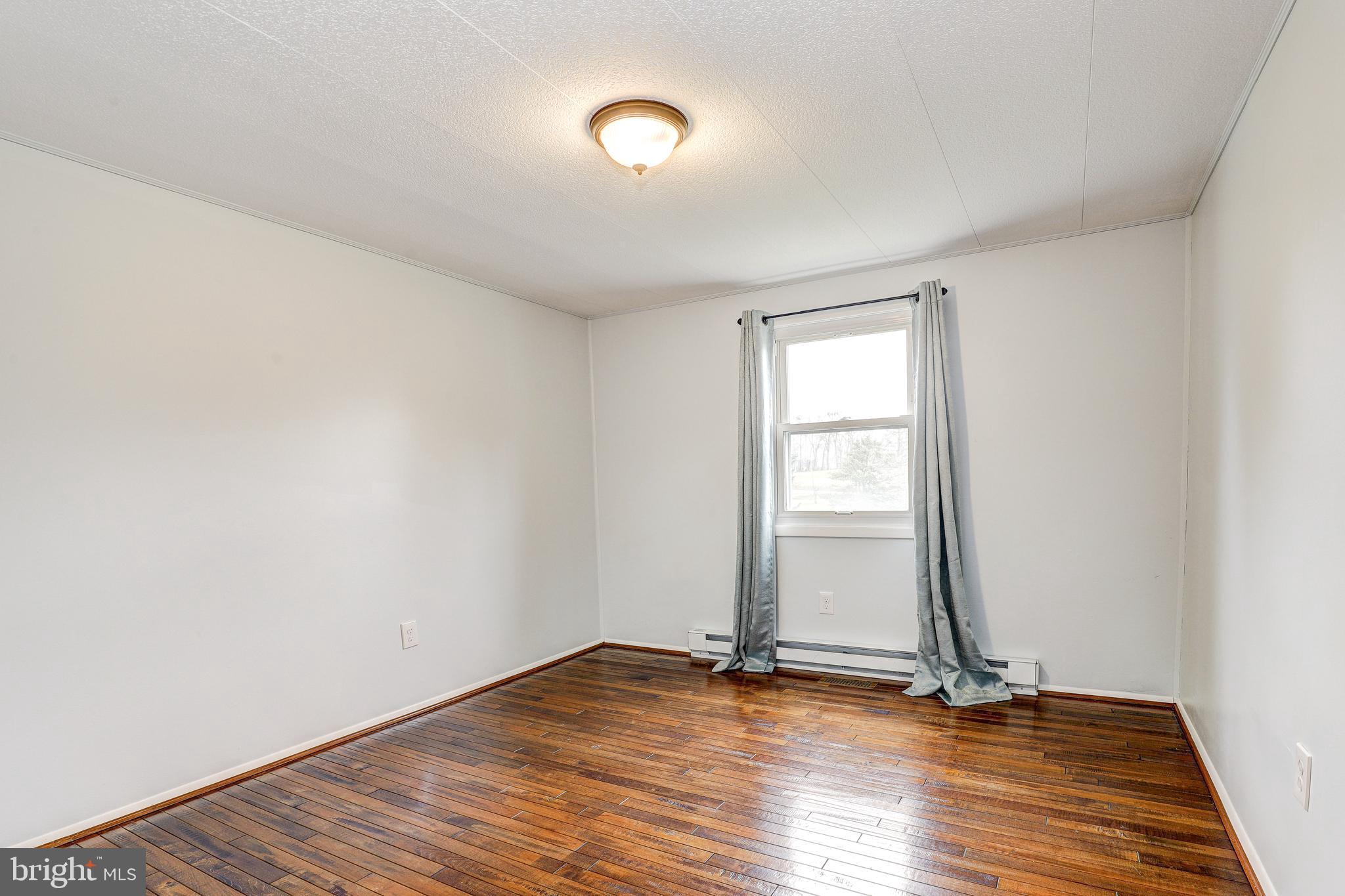 MIDDLETOWN MANOR - Residential