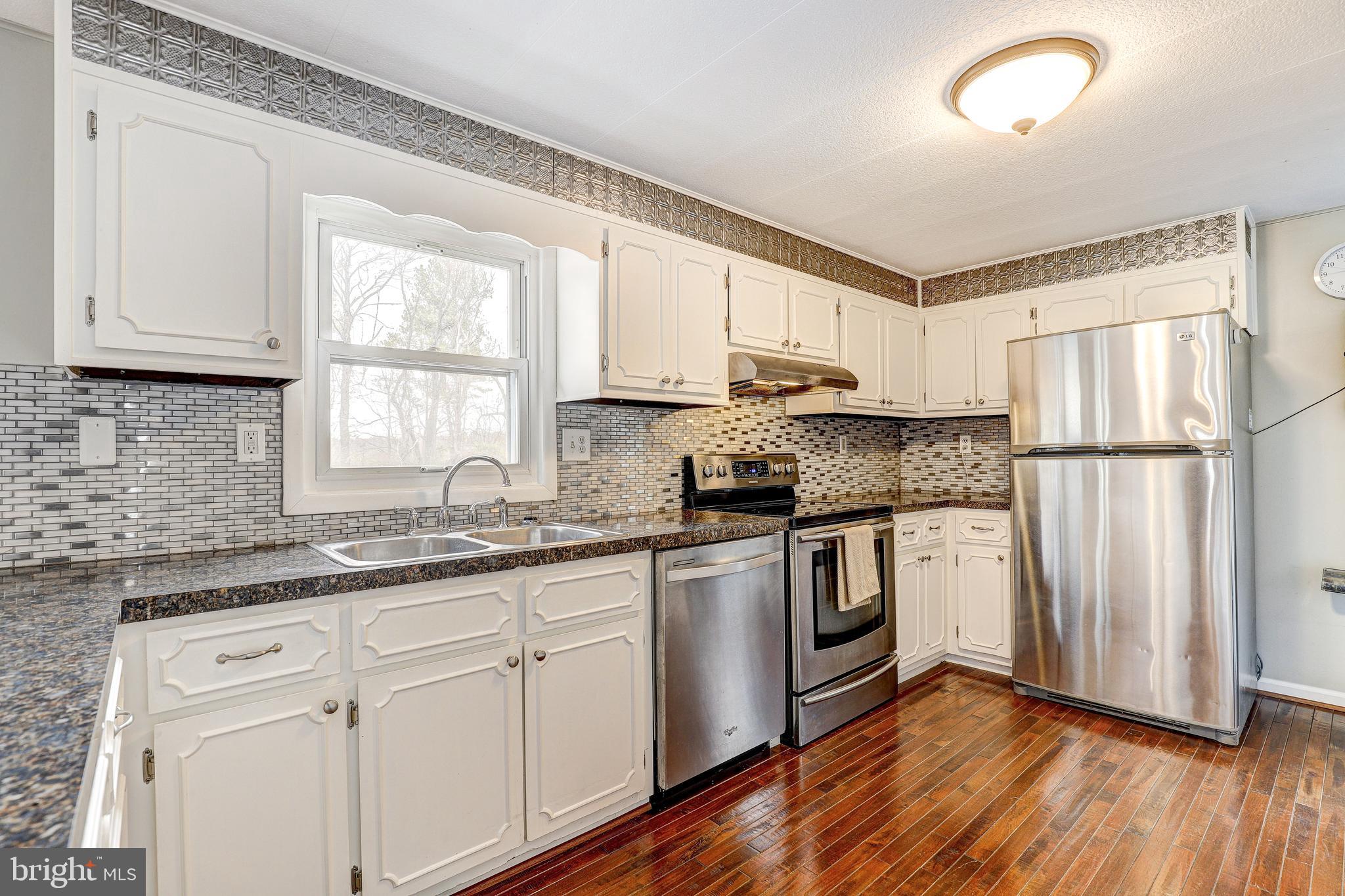 MIDDLETOWN MANOR - Residential