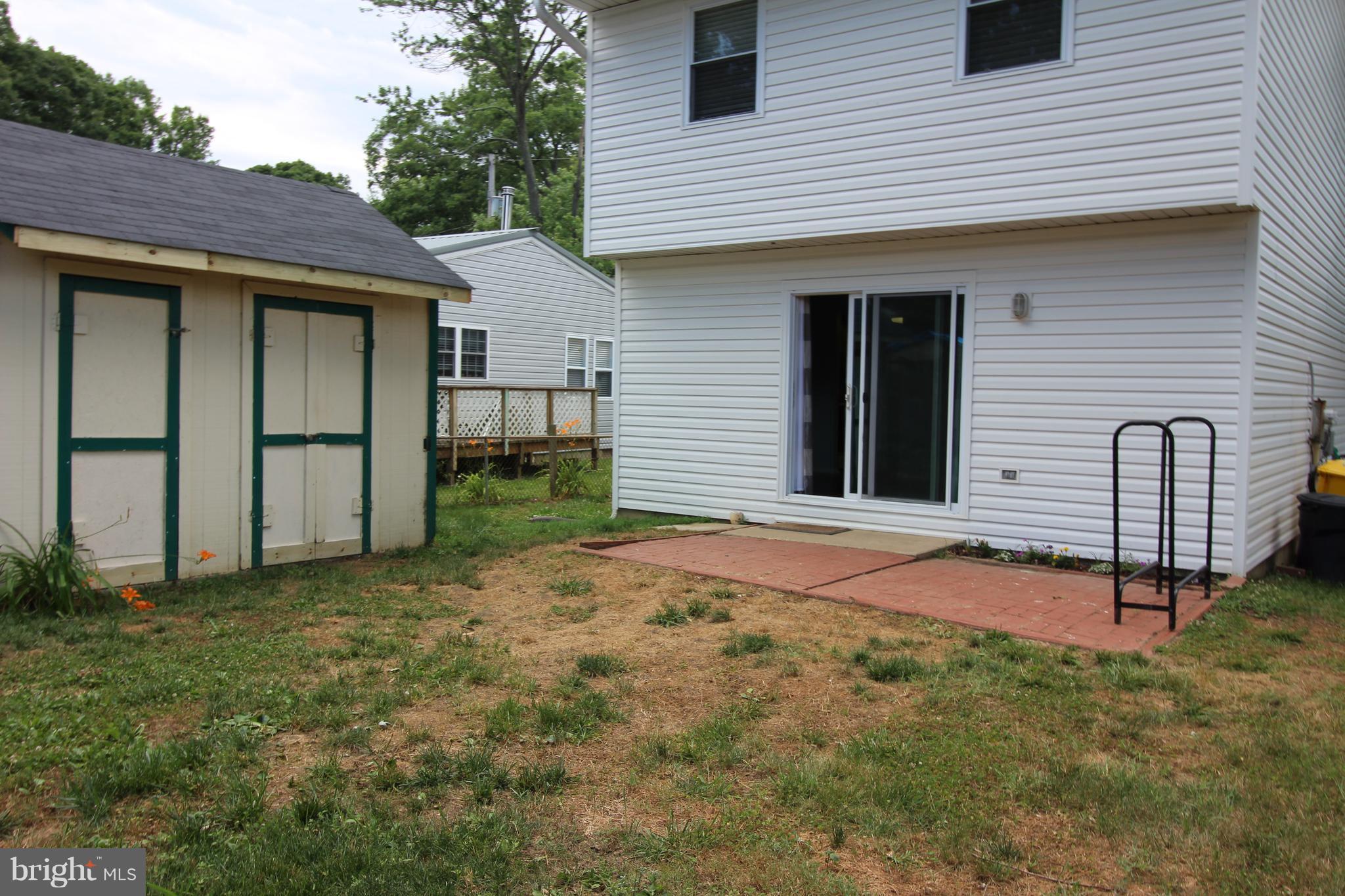 WOODLAND BEACH - Residential Lease