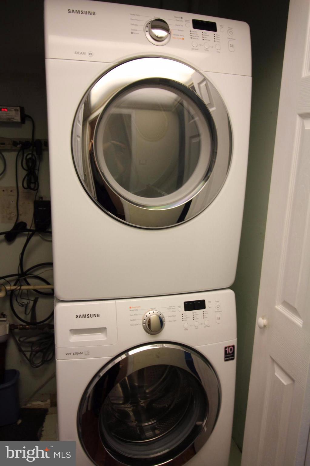 WOODLAND BEACH - Residential Lease