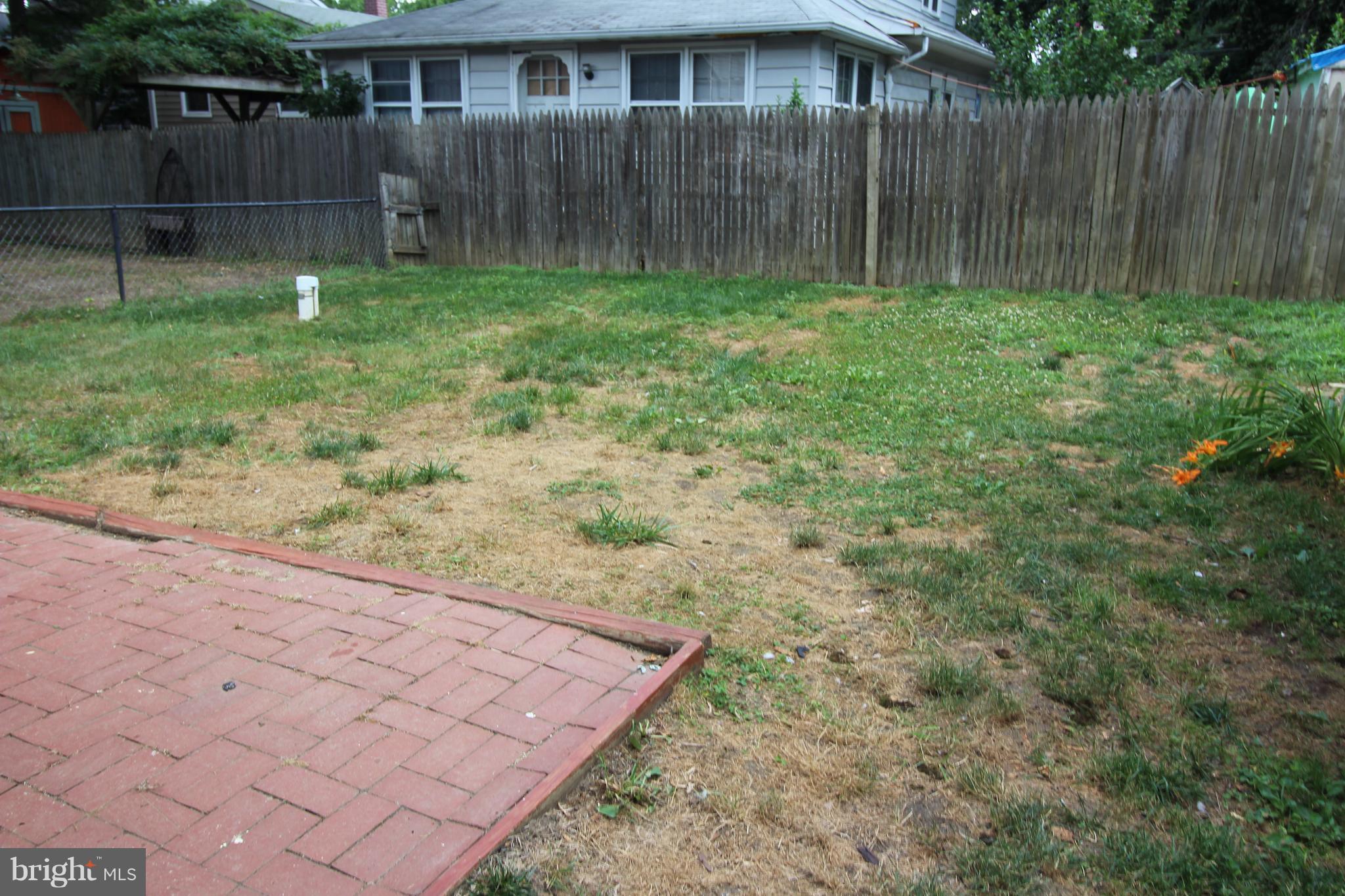 WOODLAND BEACH - Residential Lease