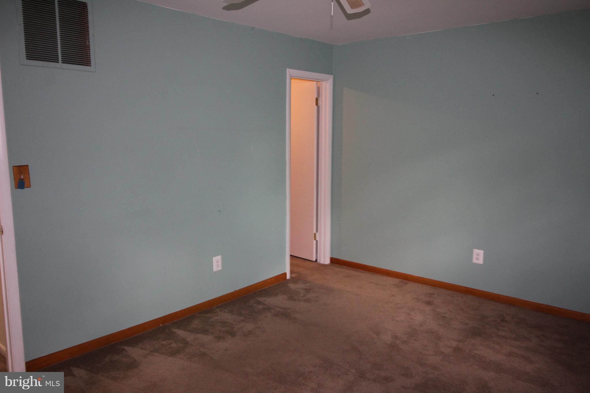 WOODLAND BEACH - Residential Lease