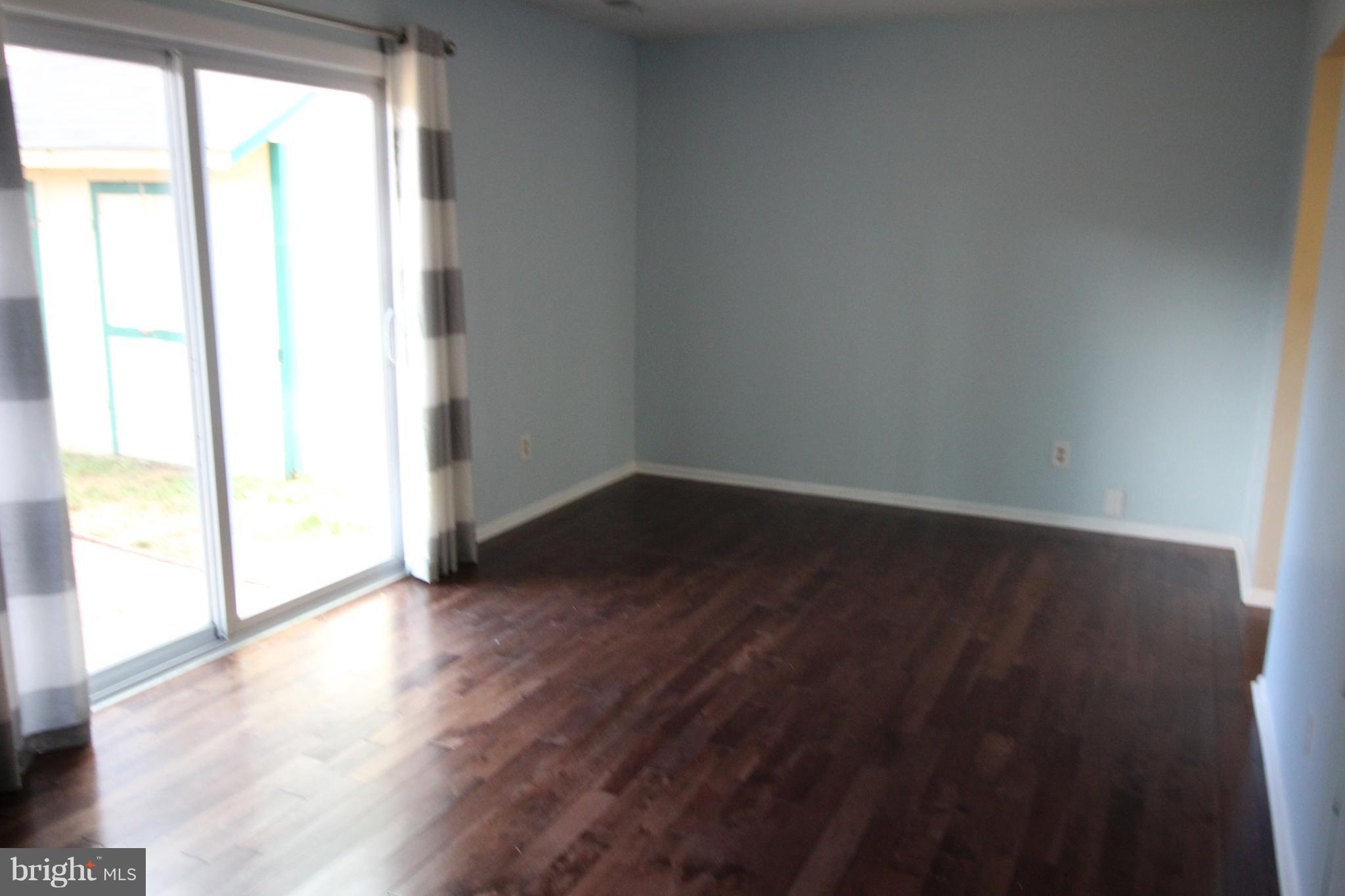 WOODLAND BEACH - Residential Lease