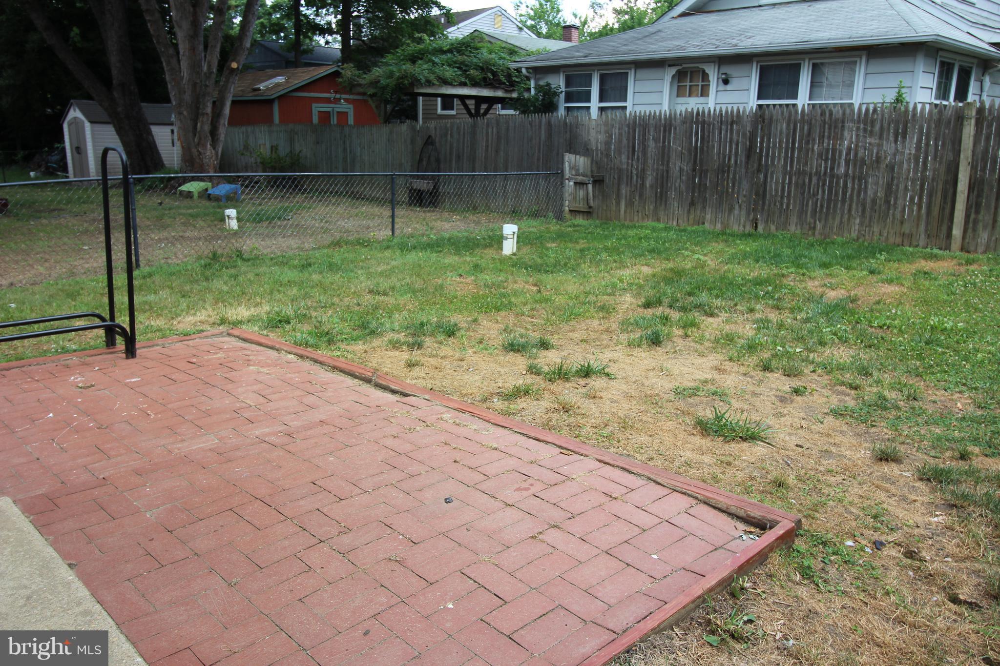 WOODLAND BEACH - Residential Lease