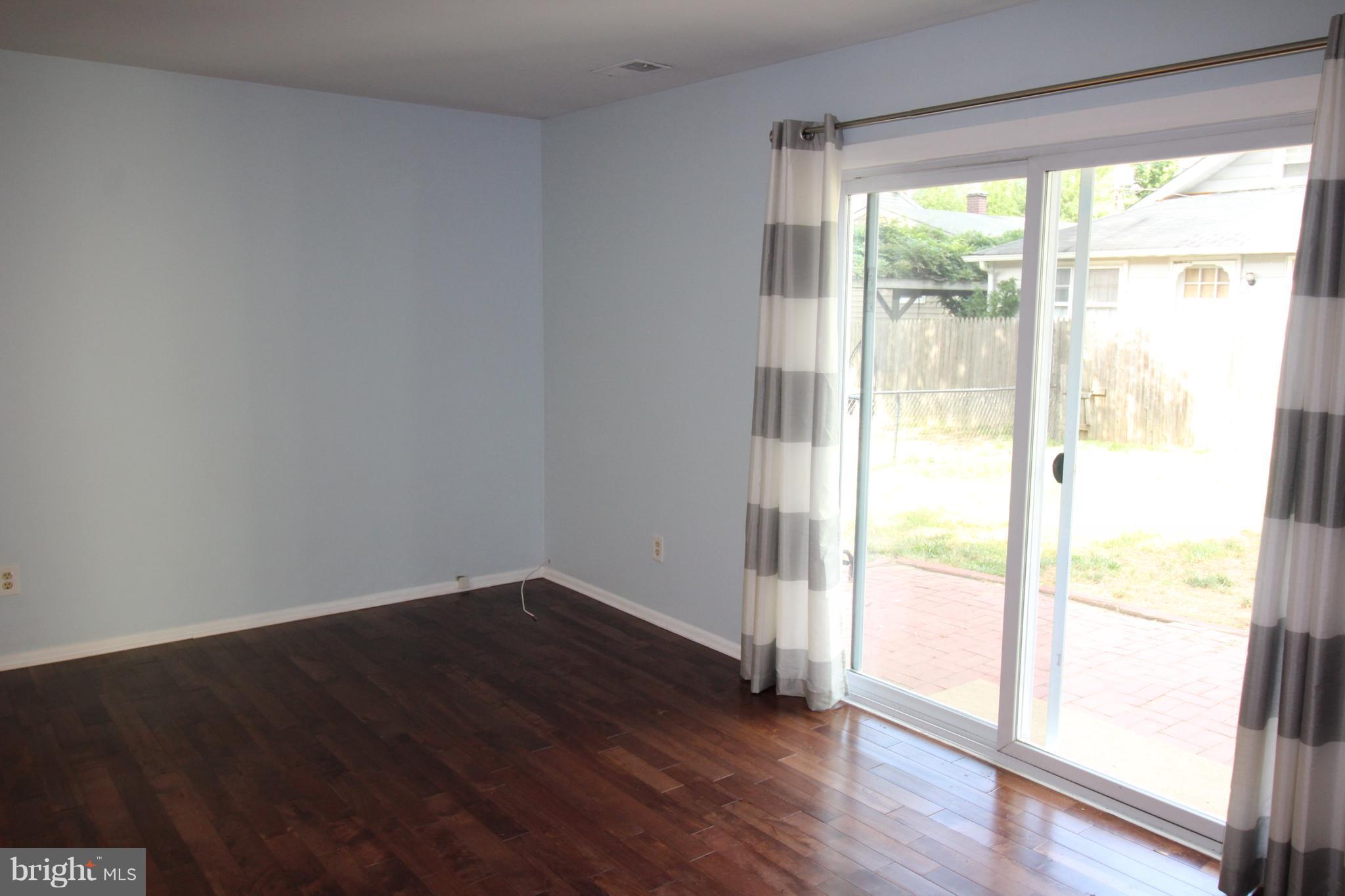 WOODLAND BEACH - Residential Lease