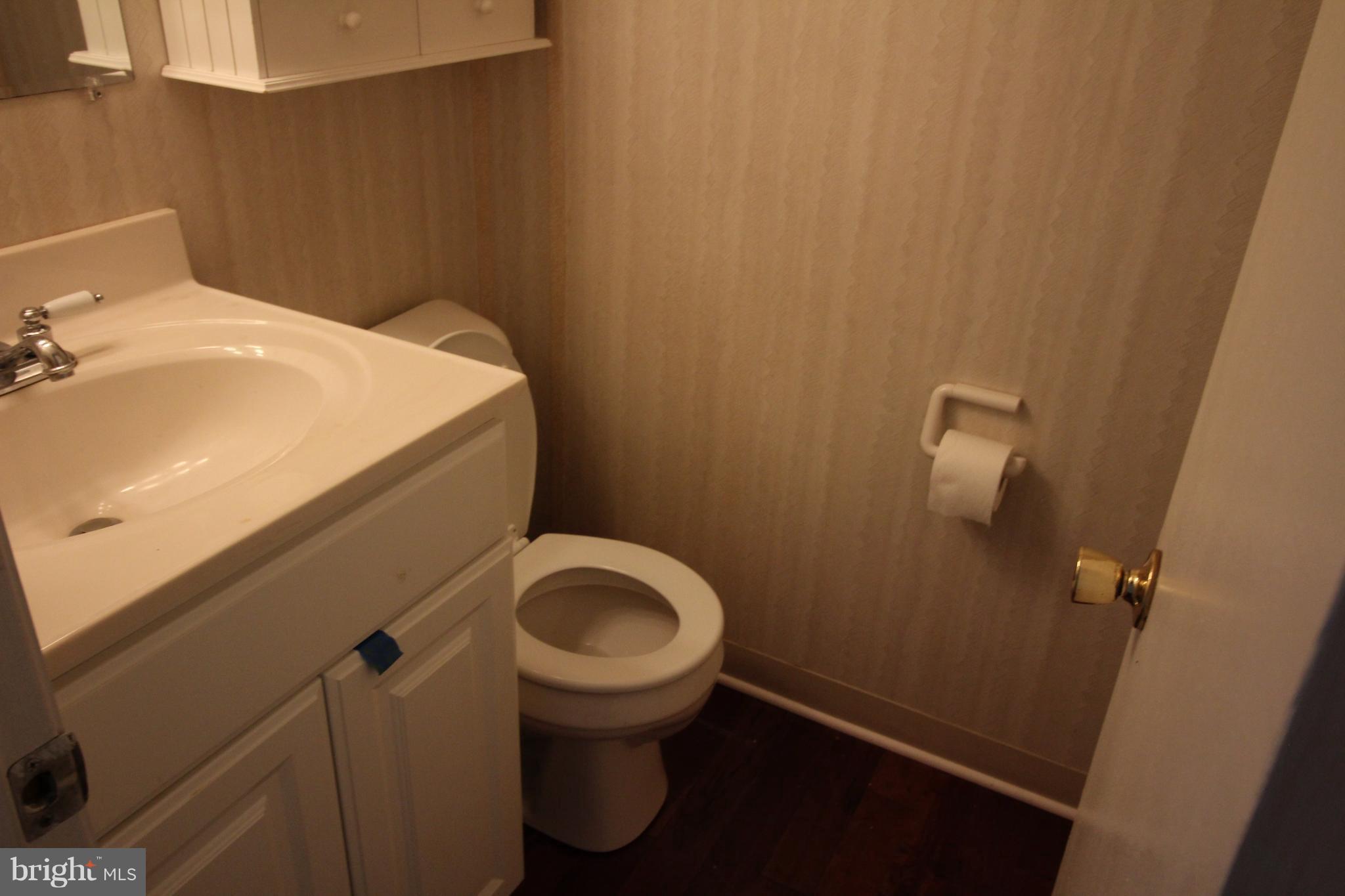 WOODLAND BEACH - Residential Lease