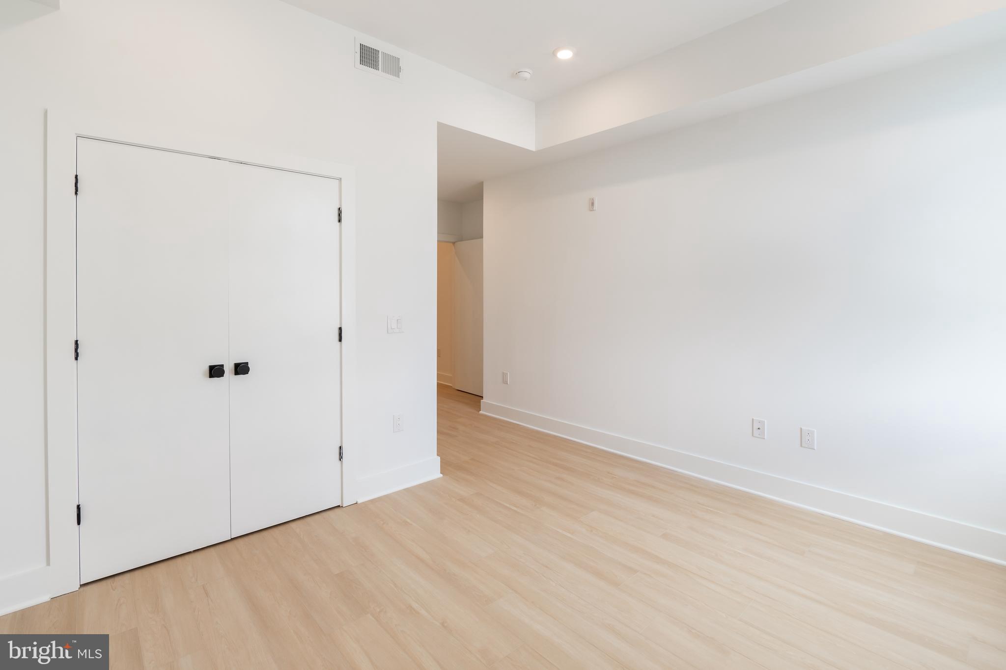 UNIVERSITY CITY - Residential Lease