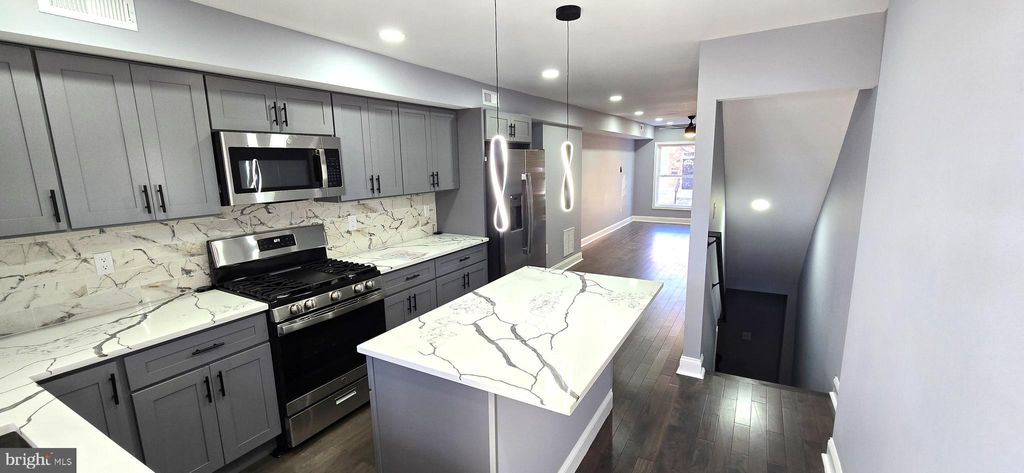 Photo of 304 S Lehigh Street, BALTIMORE, MD 21224 (MLS # MDBA2190112)