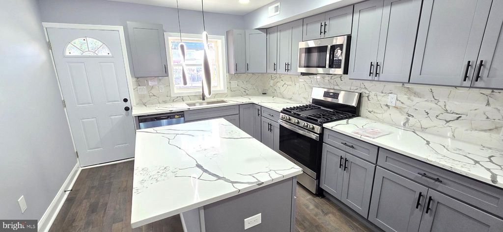 Photo of 304 S Lehigh Street, BALTIMORE, MD 21224 (MLS # MDBA2190112)