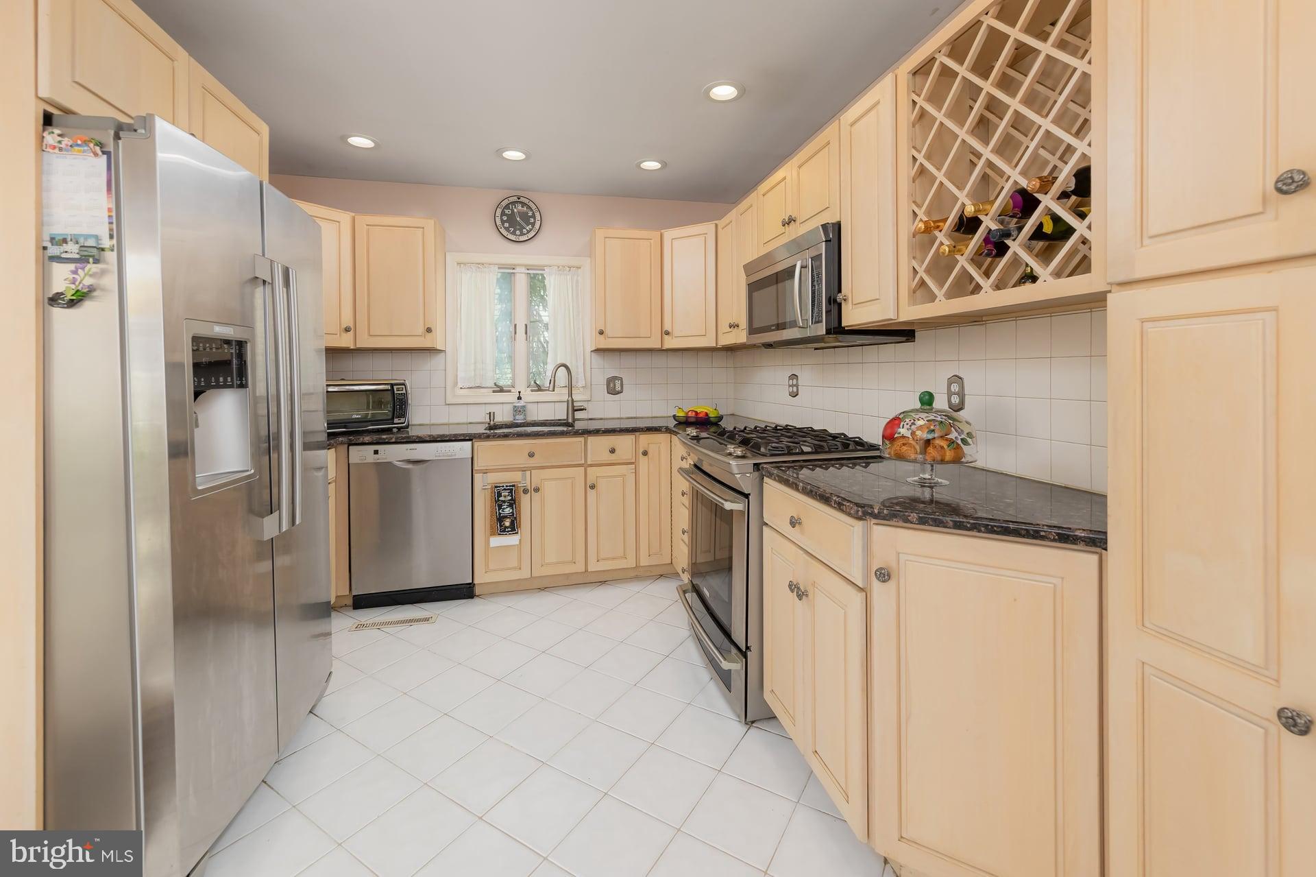 421 NARRAGANSETT DRIVE